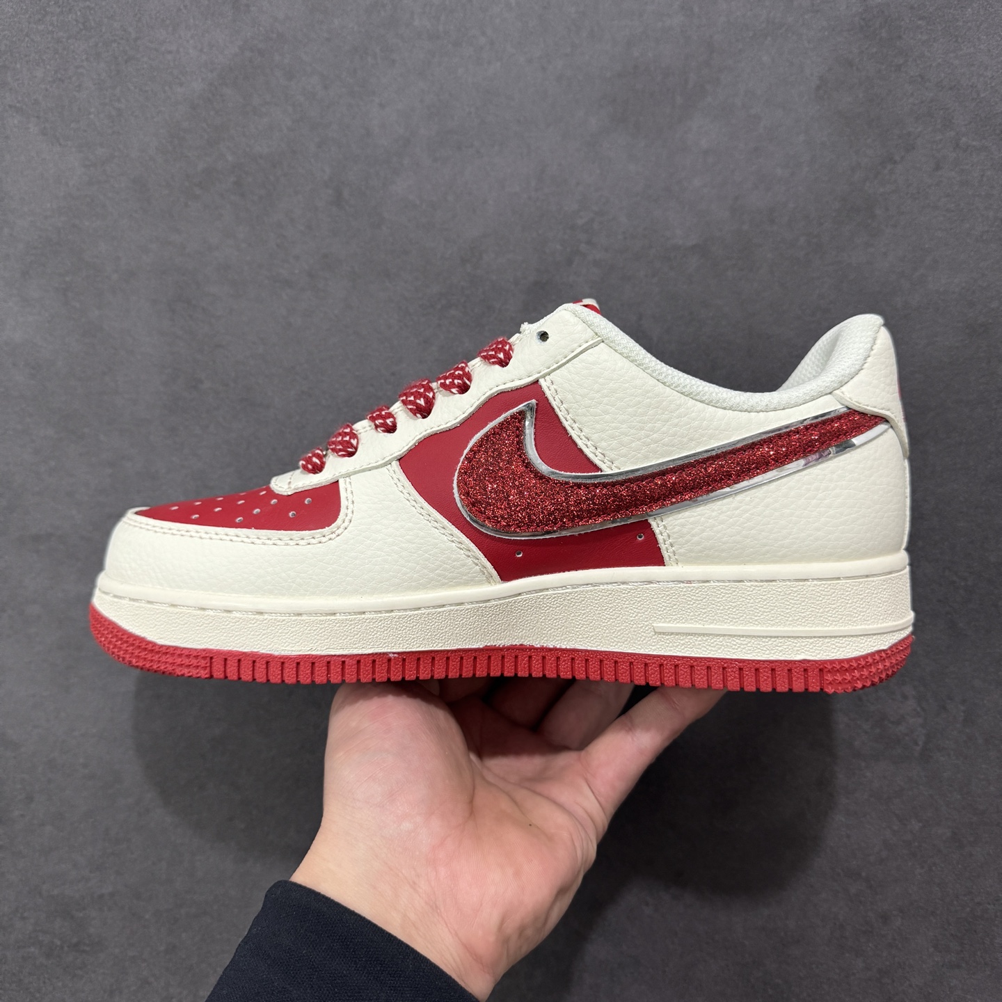 图片[2]-【定制版】Nike Air Force 1\’07 Low 马年限定 联名 空军一号低帮休闲板鞋  #原楦头原纸板 原装鞋盒 定制五金配件 内置全掌气垫 原厂鞋底 货号：QY6878-604  尺码：36 36.5 37.5 38 38.5 39 40 40.5 41 42 42.5 43 44 44.5 45-选品中心