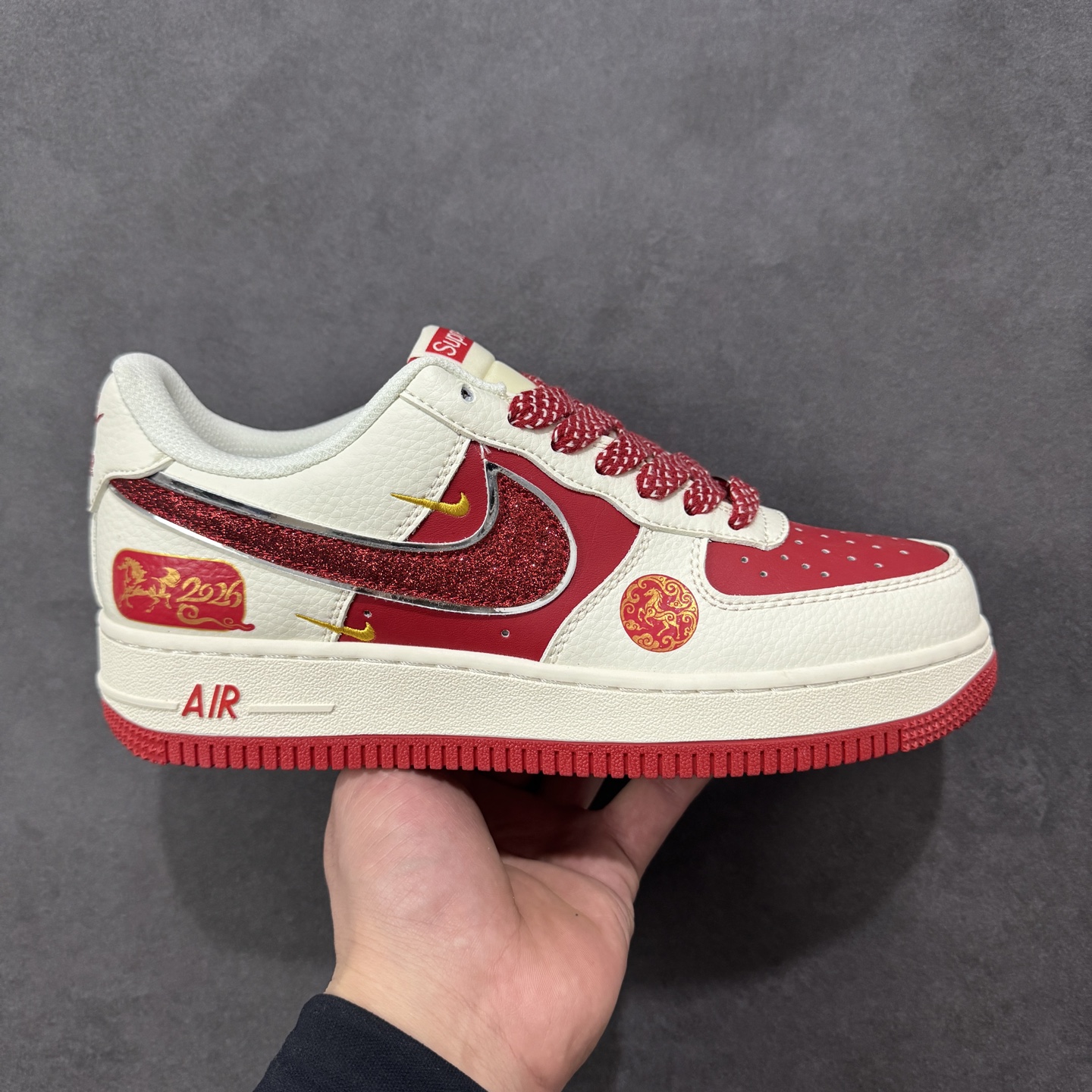【定制版】Nike Air Force 1\'07 Low 马年限定 联名 空军一号低帮休闲板鞋  #原楦头原纸板 原装鞋盒 定制五金配件 内置全掌气垫 原厂鞋底 货号：QY6878-604  尺码：36 36.5 37.5 38 38.5 39 40 40.5 41 42 42.5 43 44 44.5 45-选品中心