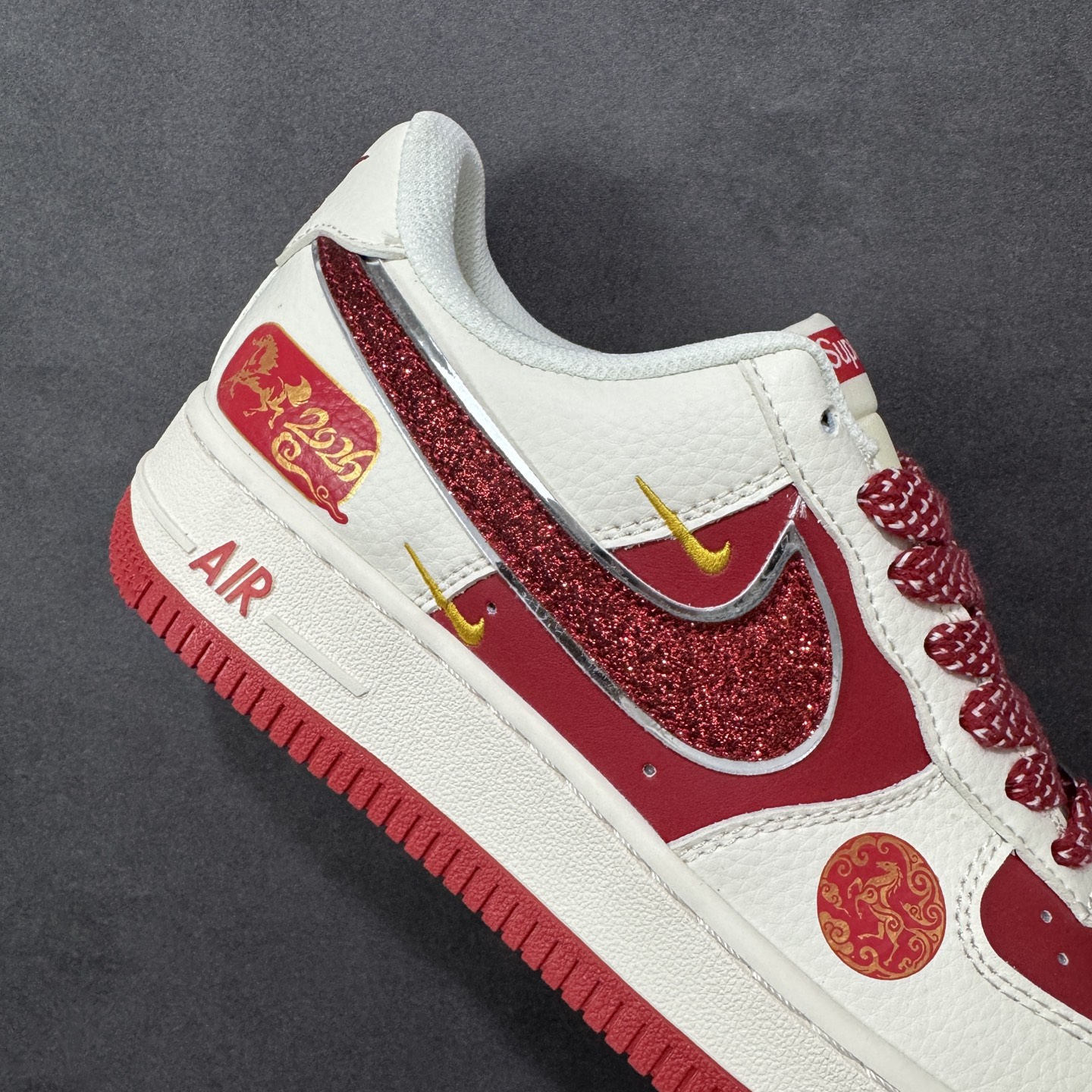 图片[6]-【定制版】Nike Air Force 1\’07 Low 马年限定 联名 空军一号低帮休闲板鞋  #原楦头原纸板 原装鞋盒 定制五金配件 内置全掌气垫 原厂鞋底 货号：QY6878-604  尺码：36 36.5 37.5 38 38.5 39 40 40.5 41 42 42.5 43 44 44.5 45-选品中心