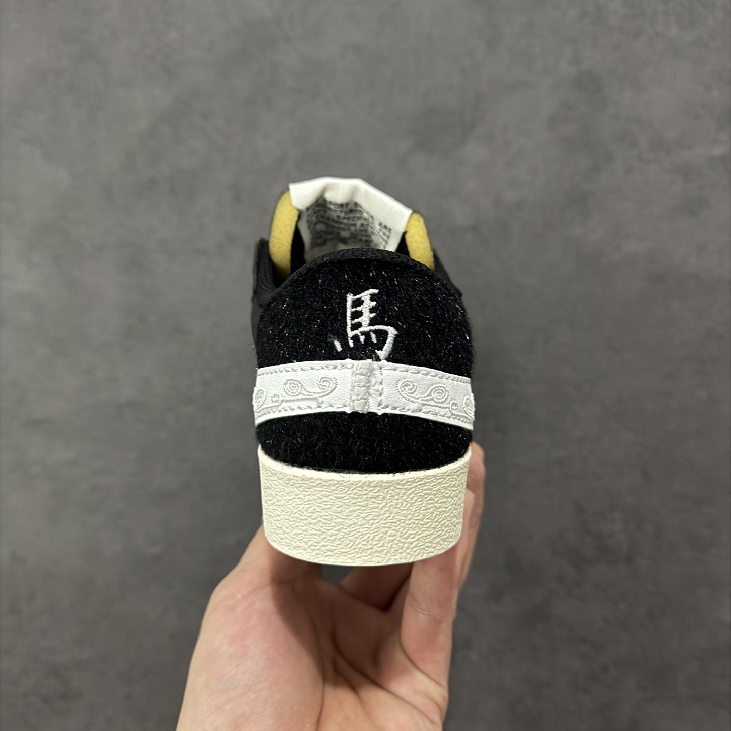 图片[4]-【定制版】Nike Blazer Low \’77 Jumbo 原装配色 马年限定 开拓者板鞋 全新焕新升级经典 Blazer 鞋款，大号 Swoosh 突出新时代更加张扬的潮流感，对经典的又一次改良升级。大号 Swoosh 设计结合宽大鞋带，符合当下潮流意趣，橡胶外底融入凸起人字形底纹增添几分户外感觉 货号：MN2026-001 尺码：36 36.5 37.5 38 38.5 39 40 40.5 41 42 42.5 43 44 45-选品中心