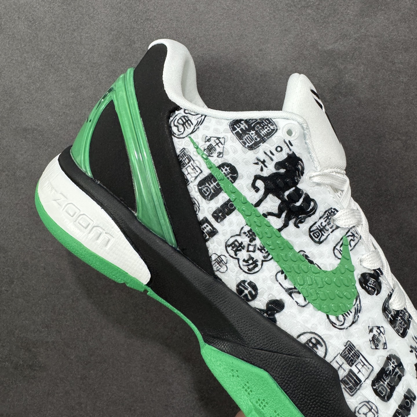 图片[6]-【定制版】Nike Zoom Kobe VI 马年限定 CNY新年款 耐克 科比6代系列 低帮复刻实战运动低帮文化篮球鞋 纯原版本 鞋头和鞋舌采用透气运动网布制成 采用更为挺拔的鞋口设计 为脚踝带来更佳的包裹与支撑感 侧面独特波纹纹理细节 打破了单调 赋予鞋子灵动与活力的视觉体验 货号： CW2190-015 尺码：38-46带半码-选品中心