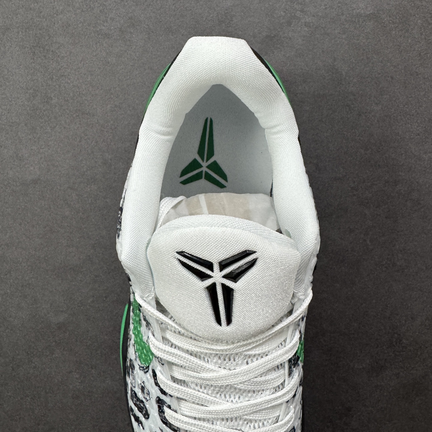 图片[7]-【定制版】Nike Zoom Kobe VI 马年限定 CNY新年款 耐克 科比6代系列 低帮复刻实战运动低帮文化篮球鞋 纯原版本 鞋头和鞋舌采用透气运动网布制成 采用更为挺拔的鞋口设计 为脚踝带来更佳的包裹与支撑感 侧面独特波纹纹理细节 打破了单调 赋予鞋子灵动与活力的视觉体验 货号： CW2190-015 尺码：38-46带半码-选品中心