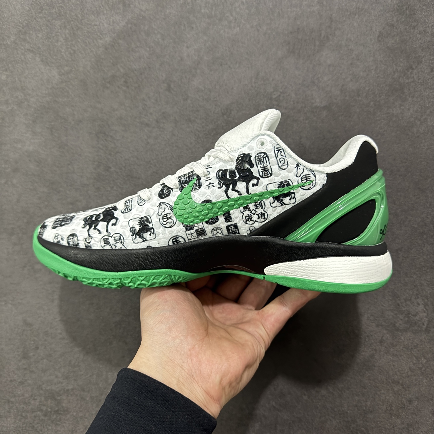 图片[2]-【定制版】Nike Zoom Kobe VI 马年限定 CNY新年款 耐克 科比6代系列 低帮复刻实战运动低帮文化篮球鞋 纯原版本 鞋头和鞋舌采用透气运动网布制成 采用更为挺拔的鞋口设计 为脚踝带来更佳的包裹与支撑感 侧面独特波纹纹理细节 打破了单调 赋予鞋子灵动与活力的视觉体验 货号： CW2190-015 尺码：38-46带半码-选品中心