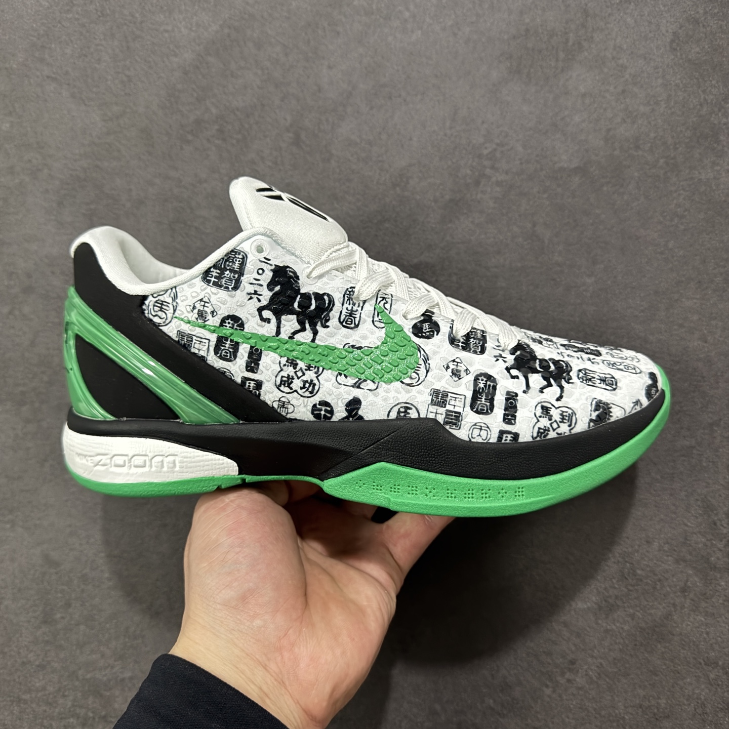 【定制版】Nike Zoom Kobe VI 马年限定 CNY新年款 耐克 科比6代系列 低帮复刻实战运动低帮文化篮球鞋 纯原版本 鞋头和鞋舌采用透气运动网布制成 采用更为挺拔的鞋口设计 为脚踝带来更佳的包裹与支撑感 侧面独特波纹纹理细节 打破了单调 赋予鞋子灵动与活力的视觉体验 货号： CW2190-015 尺码：38-46带半码-选品中心