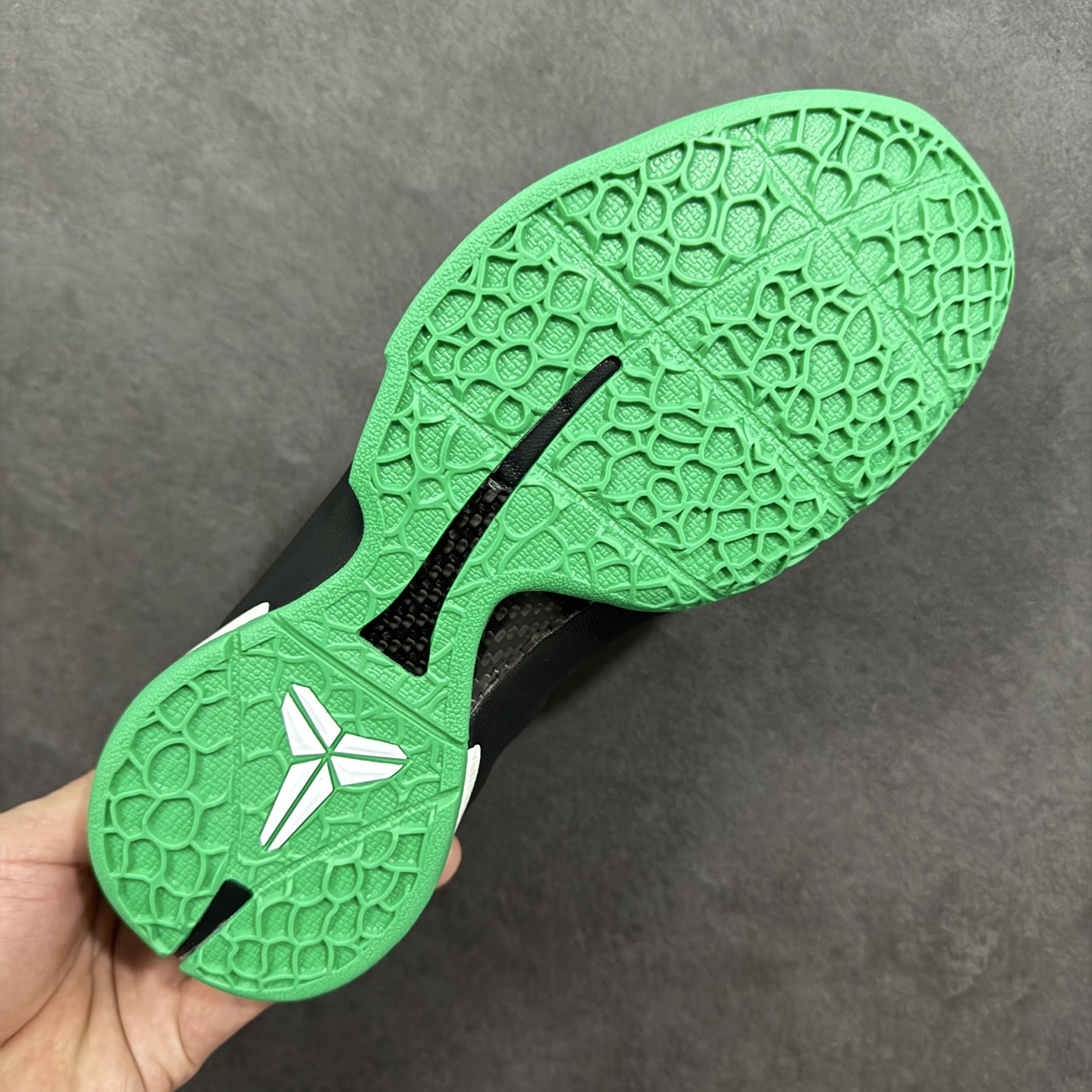 图片[9]-【定制版】Nike Zoom Kobe VI 马年限定 CNY新年款 耐克 科比6代系列 低帮复刻实战运动低帮文化篮球鞋 纯原版本 鞋头和鞋舌采用透气运动网布制成 采用更为挺拔的鞋口设计 为脚踝带来更佳的包裹与支撑感 侧面独特波纹纹理细节 打破了单调 赋予鞋子灵动与活力的视觉体验 货号： CW2190-015 尺码：38-46带半码-选品中心