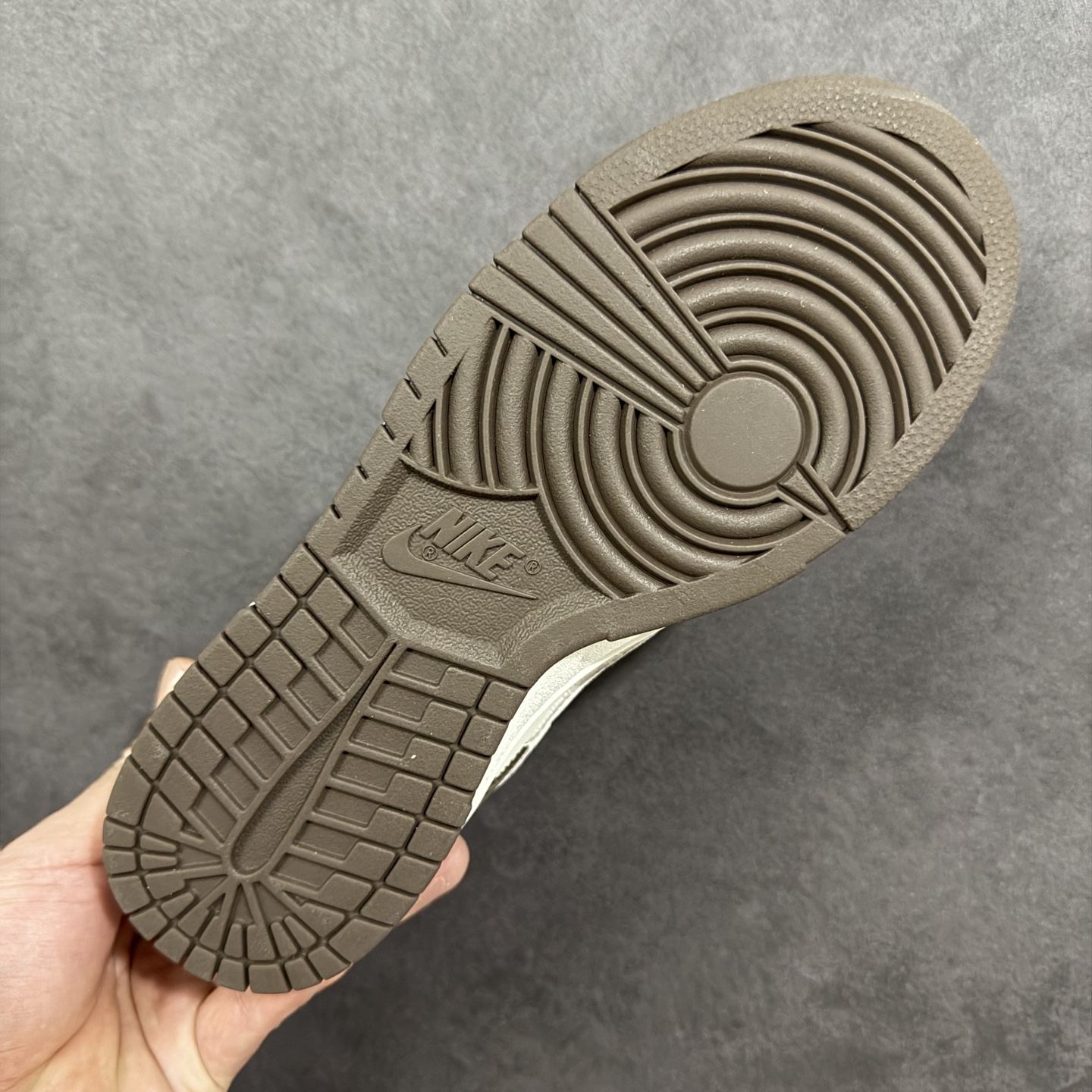 图片[9]-特价【GQ福利】纯原Nike Dunk 大友克洋 全套原楦原模倾力打造完美版型 独家原厂航空铝磨具打磨大底 鞋头坡度极致还原 无解鞋型 原盒原配 圈内天花板工艺 原厂冲刀 超高清洁度 全鞋零毛边皮料切割 货号：LF0039-001 尺码：36 36.5 37.5 38 38.5 39 40 40.5 41 42 42.5 43 44 44.5 45 编码：GQB200210-选品中心