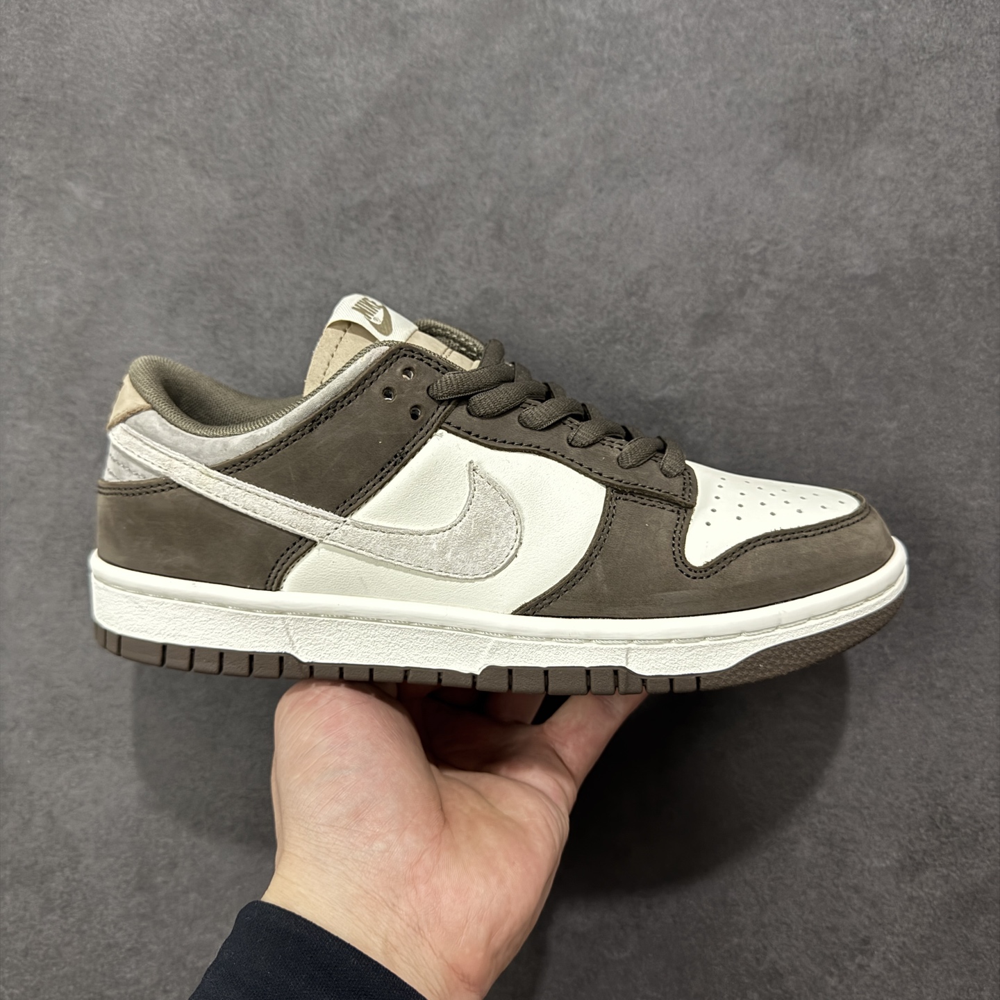 特价【GQ福利】纯原Nike Dunk 大友克洋 全套原楦原模倾力打造完美版型 独家原厂航空铝磨具打磨大底 鞋头坡度极致还原 无解鞋型 原盒原配 圈内天花板工艺 原厂冲刀 超高清洁度 全鞋零毛边皮料切割 货号：LF0039-001 尺码：36 36.5 37.5 38 38.5 39 40 40.5 41 42 42.5 43 44 44.5 45 编码：GQB200210-选品中心