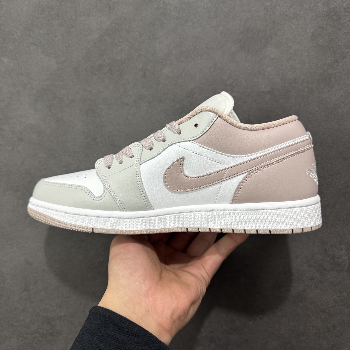 图片[2]-【K版纯原】Air Jordan AJ1 Low 低帮 DC0774-606 全新流水线出品 市场第二梯队最强版 全部原鞋开发 原楦原纸板开发 全鞋电脑针车 原厂内置全掌气垫 原盒内在原标 唯一Zp原版鞋带绑法 免检产品 全新2022版型 全头层皮料 完美零毛边处理 原厂配置全掌气垫 价格定位良心 新配色陆续出货 尺码：36-46-选品中心
