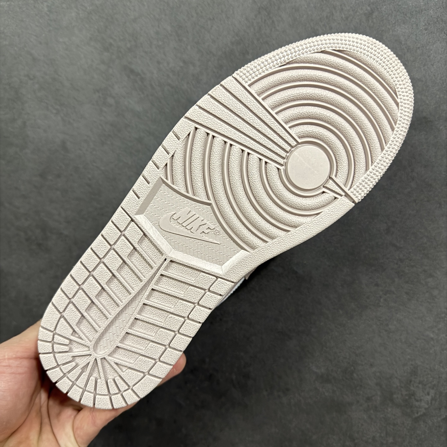 图片[9]-【K版纯原】Air Jordan AJ1 Low 低帮 DC0774-606 全新流水线出品 市场第二梯队最强版 全部原鞋开发 原楦原纸板开发 全鞋电脑针车 原厂内置全掌气垫 原盒内在原标 唯一Zp原版鞋带绑法 免检产品 全新2022版型 全头层皮料 完美零毛边处理 原厂配置全掌气垫 价格定位良心 新配色陆续出货 尺码：36-46-选品中心