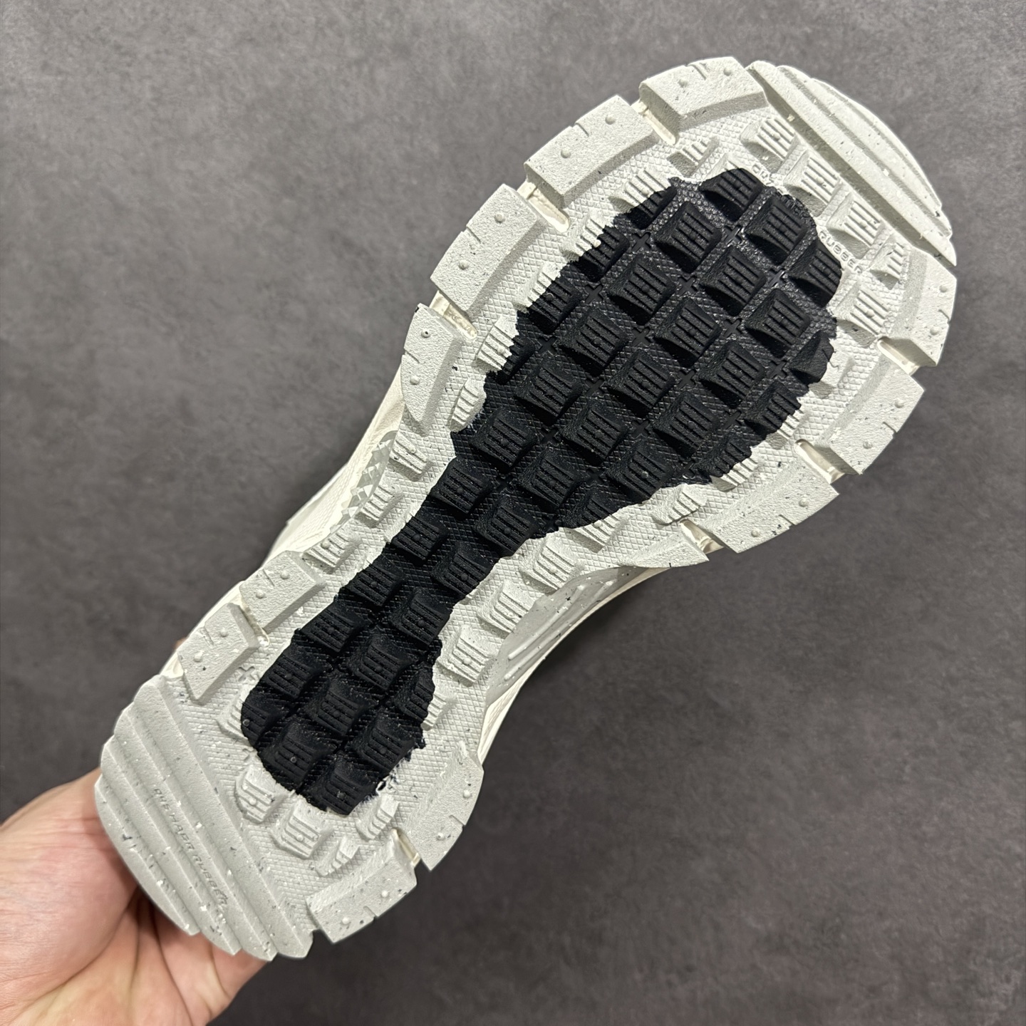 图片[9]-【公司级】Nike Zoom Vomero Roam 耐克 复古休闲运动慢跑鞋 货号：HV6410-100 尺码：36 36.5 37.5 38 38.5 39 40 40.5 41 42 42.5 43 44 45 编码：LDSB240250-选品中心