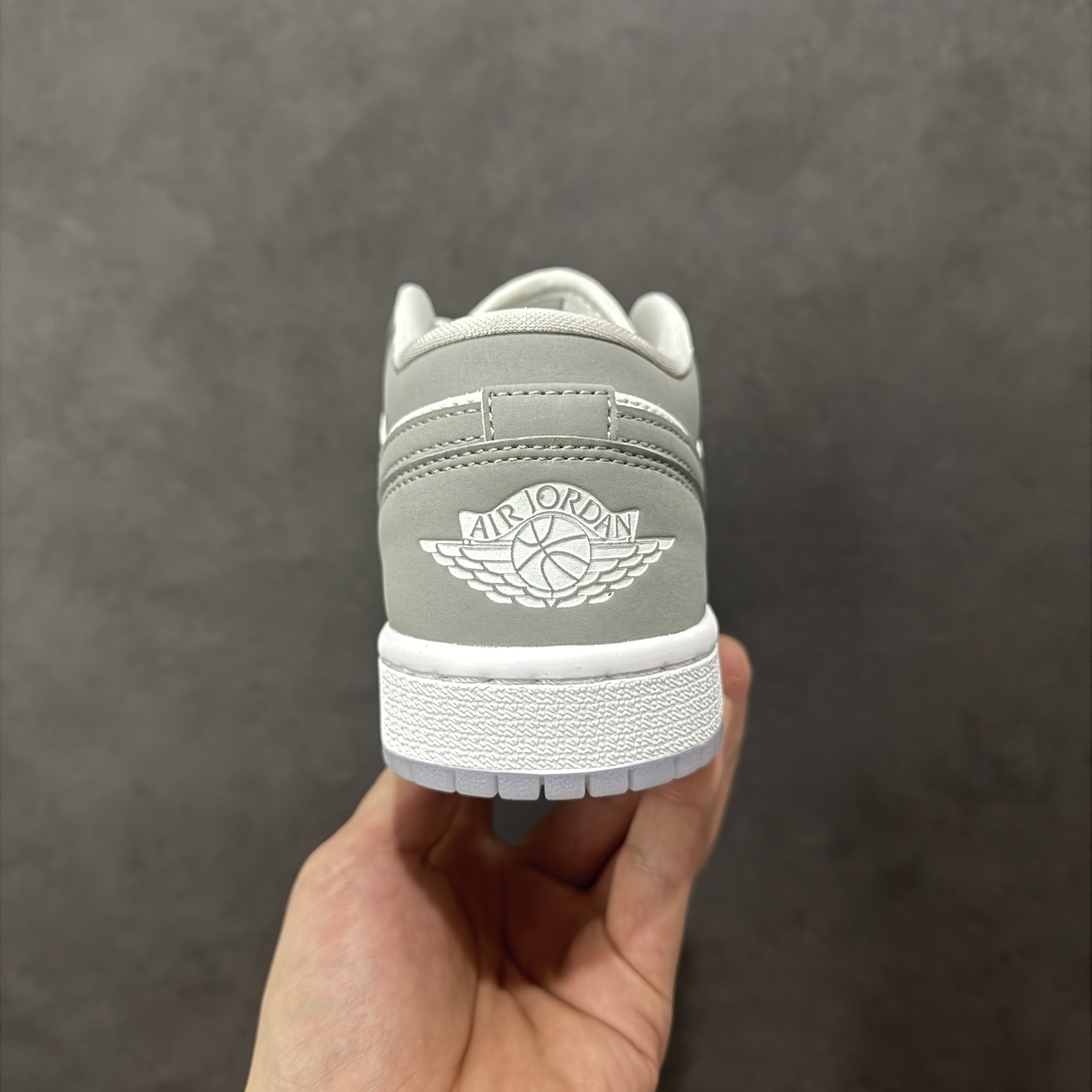 图片[4]-【H11版本】耐克Nike Air Jordan 1 AJ1经典复古经典低帮百搭文化篮球鞋 DC0774-105 公司级真标半码制#原档案原数据开发版型#采用荔枝纹头层皮革鞋面材质#原厂立体填充鞋舌海绵#中底注胶孔及缜密中底拉帮工艺#原数据开发模具大底 尺码：35.5 36 36.5 37.5 38 38.5 39 40 40.5 41 42 42.5 43 44 44.5 45 46 47.5 编码：H11B270280-选品中心