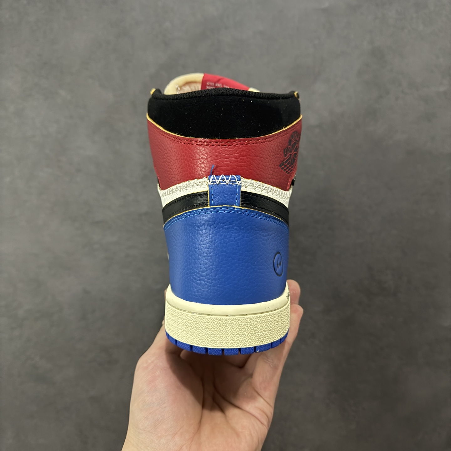 图片[4]-【公司级头层版】Air Jordan 1 High OG 高帮 AJ1 乔丹1代 aj1 乔1 高邦 金人吊牌 乔丹篮球鞋系列IO7847-002 采用正确头层皮组合荔枝纹头层皮革鞋面材质 中底注胶孔及缜密中底拉帮工艺 内置气垫及耐磨橡胶大底 尺码：36-47带半码-选品中心