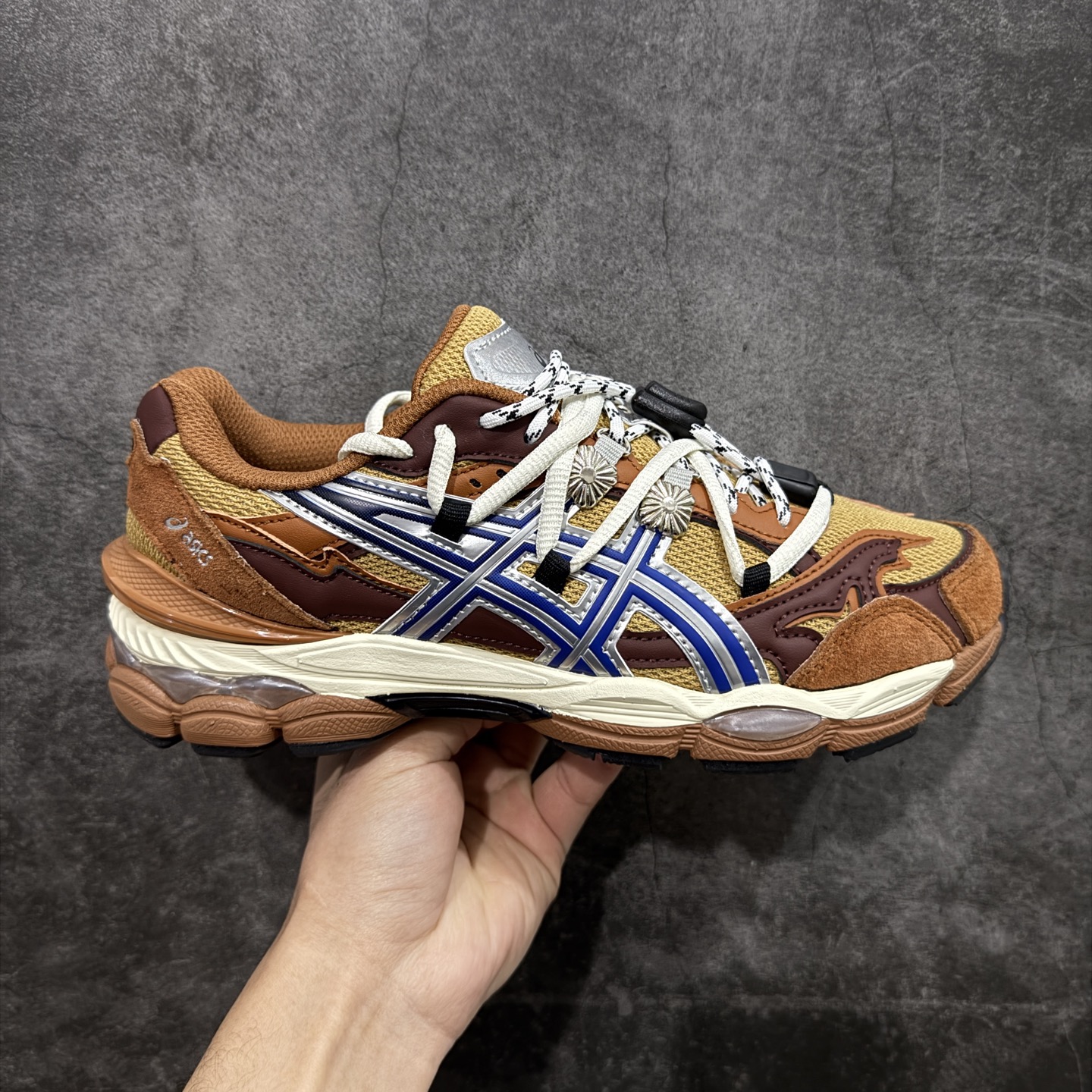 【公司级】Asics Gel-Cumulus 16 亚瑟士 防滑耐磨 休闲运动鞋 采用双层提花网面设计 提高包裹性和透气性 后跟搭载稳定系统科技T-GEL提升整体支撑力和结构感 减少对身体带来的冲击负荷 创新中底至轻回弹 货号：1203A838-020 尺码：36-47-选品中心