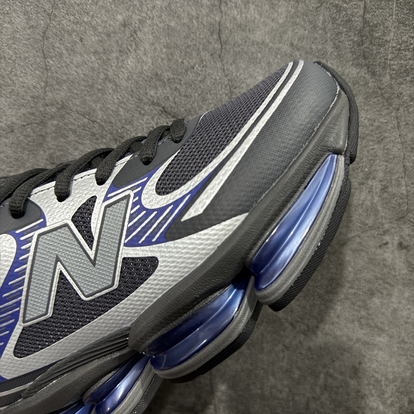 图片[6]-【纯原版】New Balance 新百伦 NB2000 网面休闲鞋 U20015V NB官方重磅新品 一款融合复古设计与现代科技的跑鞋，以其经典的造型和舒适脚感，成为2025年复古潮流爱好的推荐单品。 极具视觉冲击力的5根ABZORB单元，以及无缝鞋面的设计，加上3M反光材质的装饰，比之前推出的9060系列更夸张，更具未来感。 尺码：36-46.5-选品中心