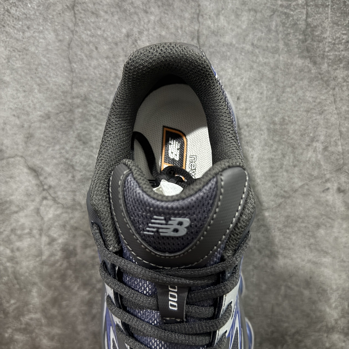 图片[8]-【纯原版】New Balance 新百伦 NB2000 网面休闲鞋 U20015V NB官方重磅新品 一款融合复古设计与现代科技的跑鞋，以其经典的造型和舒适脚感，成为2025年复古潮流爱好的推荐单品。 极具视觉冲击力的5根ABZORB单元，以及无缝鞋面的设计，加上3M反光材质的装饰，比之前推出的9060系列更夸张，更具未来感。 尺码：36-46.5-选品中心