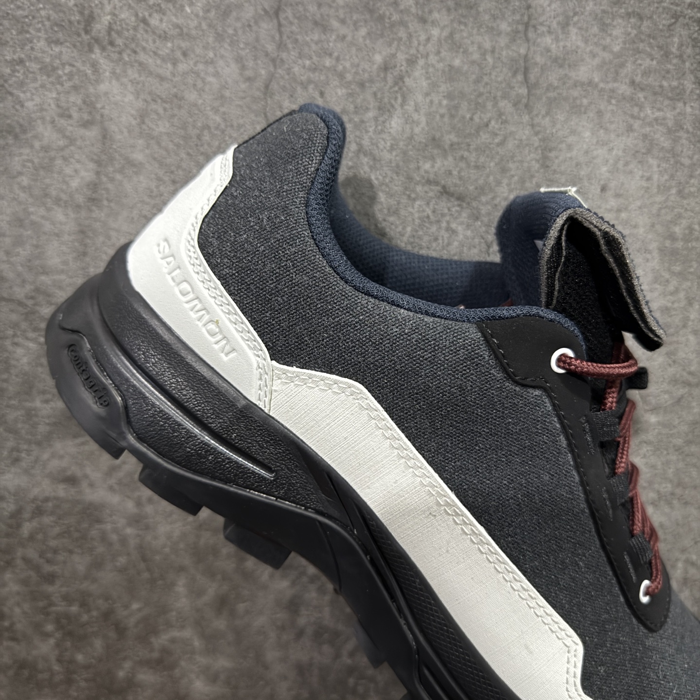 图片[7]-【巅峰版】SALOMON萨洛蒙 X-ALP ESILL GR10K 舒适百搭 防滑 低帮 户外功能鞋 男女同款 黑银色 劳保鞋 474200-20  鞋面采用SENSIFIT贴合技术 全方位贴合包裹脚型 鞋跟部鞋底牵引设计 提供强大的抓地性能 更适应野外崎岖不平的道路 其3D ADVANCED CHASSIS底盘 材料轻量大化 钉齿设计更具稳定性、防护性 鞋底易磨损区运用CONTAGRIP高耐磨材料 应对城市硬质路面长距离跑考验  尺码：36 36.5 37 38 38.5 39 40 40.5 41 42 42.5 43 44 44.5 45-选品中心