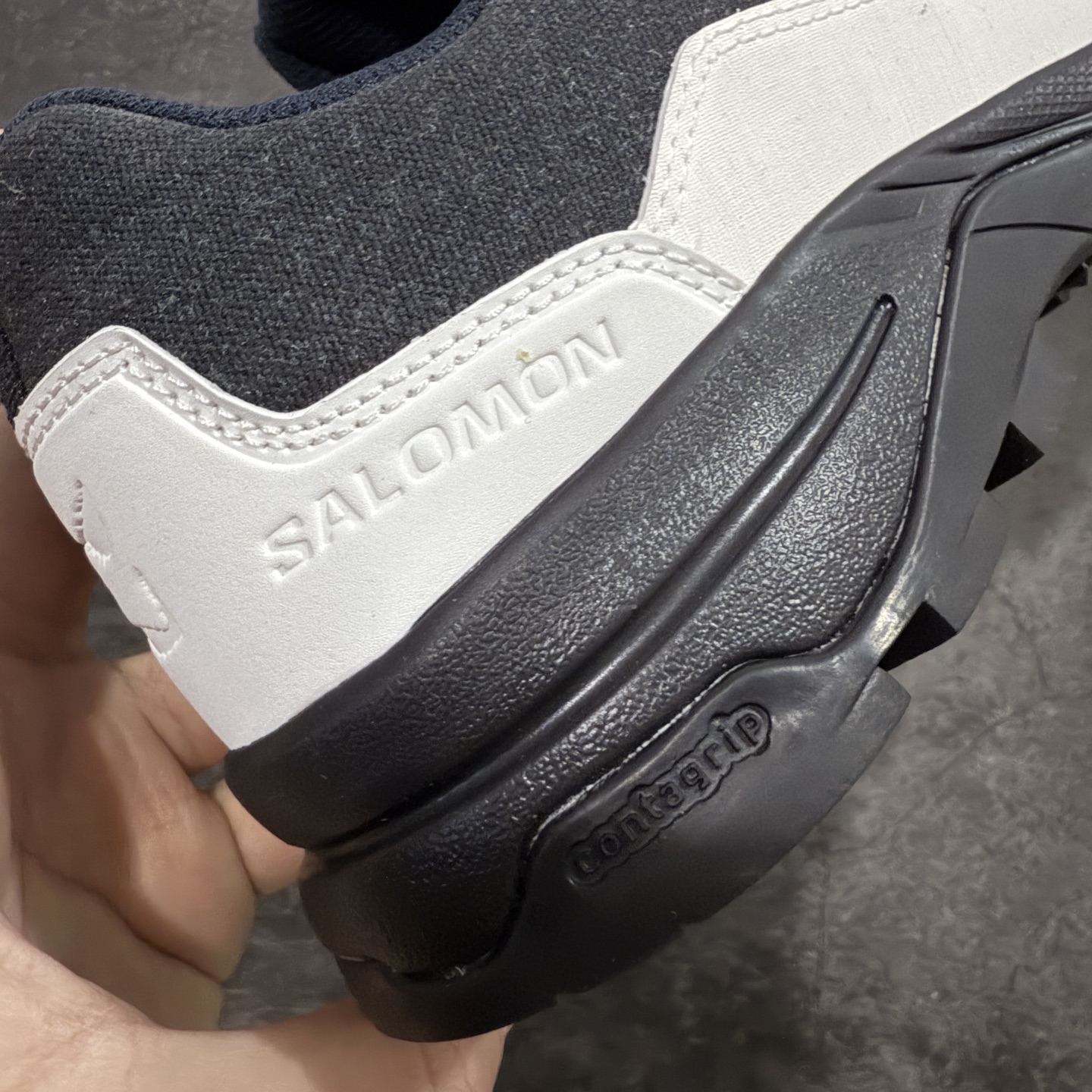 图片[3]-【巅峰版】SALOMON萨洛蒙 X-ALP ESILL GR10K 舒适百搭 防滑 低帮 户外功能鞋 男女同款 黑银色 劳保鞋 474200-20  鞋面采用SENSIFIT贴合技术 全方位贴合包裹脚型 鞋跟部鞋底牵引设计 提供强大的抓地性能 更适应野外崎岖不平的道路 其3D ADVANCED CHASSIS底盘 材料轻量大化 钉齿设计更具稳定性、防护性 鞋底易磨损区运用CONTAGRIP高耐磨材料 应对城市硬质路面长距离跑考验  尺码：36 36.5 37 38 38.5 39 40 40.5 41 42 42.5 43 44 44.5 45-选品中心