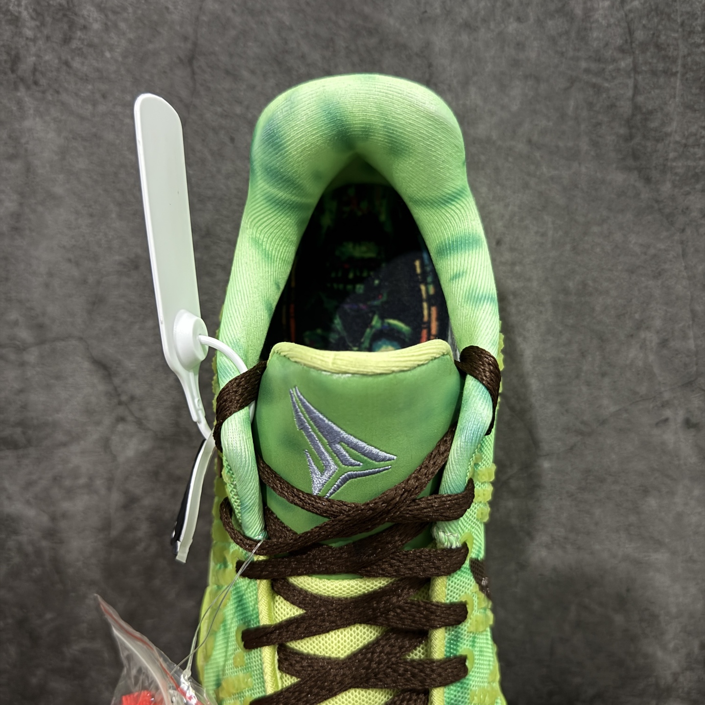 图片[8]-【灭世纯原】NK Ja 3 莫兰特3代 \”spooky Season\” 万圣节荧光绿 灭世纯原 颠覆革新 全码出货‼ #增配前掌ZoomTurbo➕抗扭片➕后掌马蹄Zoom气垫（正品仅配置前掌长方形zoom气垫） #采用科比4代鞋楦以及龙骨数据打造！小科4实至名归！（完美解决正品压脚趾问题） #鞋身➕鞋头增配高频补强层，提升鞋头以及脚踝支撑性 #鞋垫采用科比4代元年高弹缓震垫材质-磨合一场直接贴合脚型☑ #外底加厚2mm，升级止滑配方，磨合一次，抓地原地起飞 缓震配置独家革新，澎湃脚感，实战属性直接拉满！ 货号：HV9923-700 尺码：39 40 40.5 41 42 42.5 43 44 44.5 45 46-选品中心