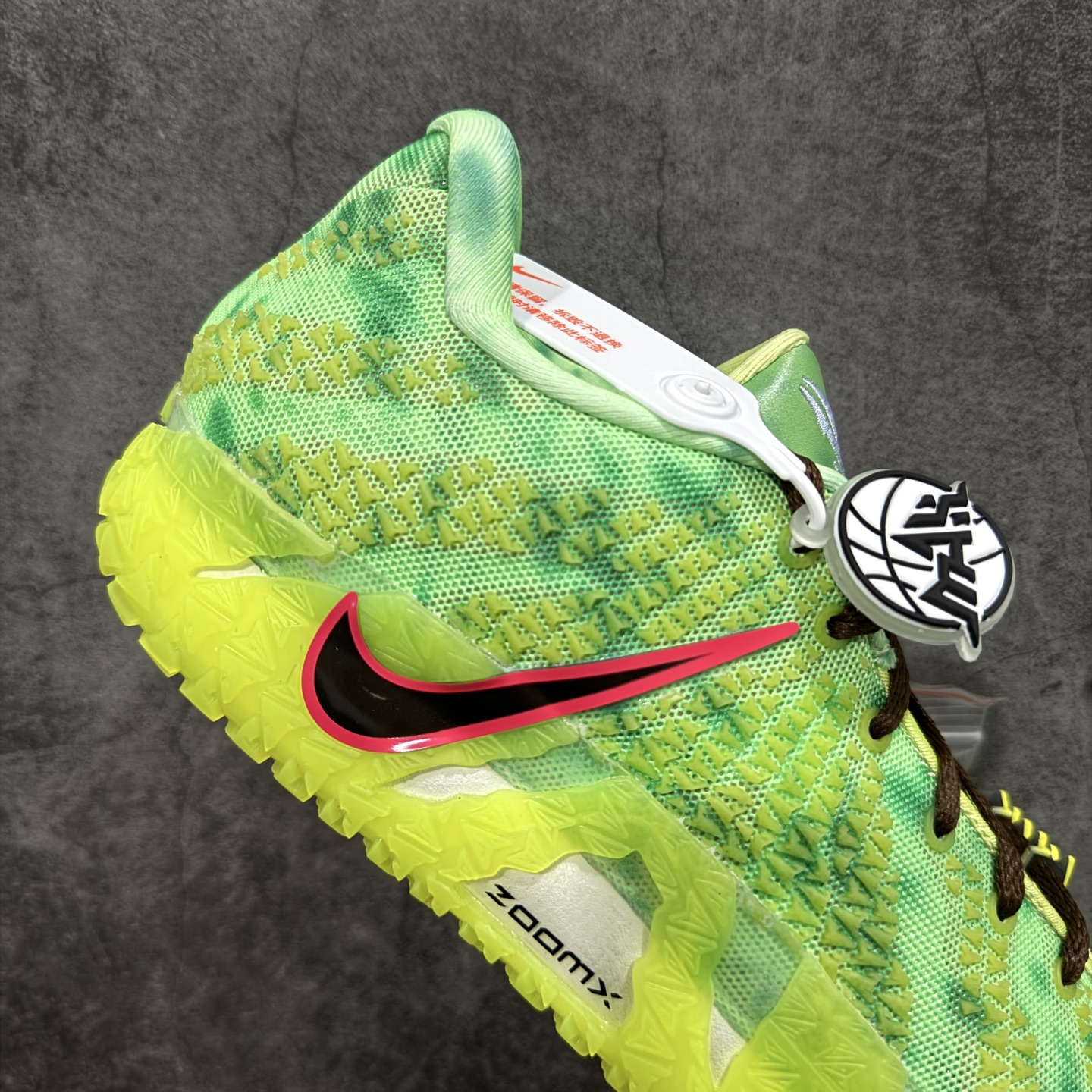 图片[7]-【灭世纯原】NK Ja 3 莫兰特3代 \”spooky Season\” 万圣节荧光绿 灭世纯原 颠覆革新 全码出货‼ #增配前掌ZoomTurbo➕抗扭片➕后掌马蹄Zoom气垫（正品仅配置前掌长方形zoom气垫） #采用科比4代鞋楦以及龙骨数据打造！小科4实至名归！（完美解决正品压脚趾问题） #鞋身➕鞋头增配高频补强层，提升鞋头以及脚踝支撑性 #鞋垫采用科比4代元年高弹缓震垫材质-磨合一场直接贴合脚型☑ #外底加厚2mm，升级止滑配方，磨合一次，抓地原地起飞 缓震配置独家革新，澎湃脚感，实战属性直接拉满！ 货号：HV9923-700 尺码：39 40 40.5 41 42 42.5 43 44 44.5 45 46-选品中心
