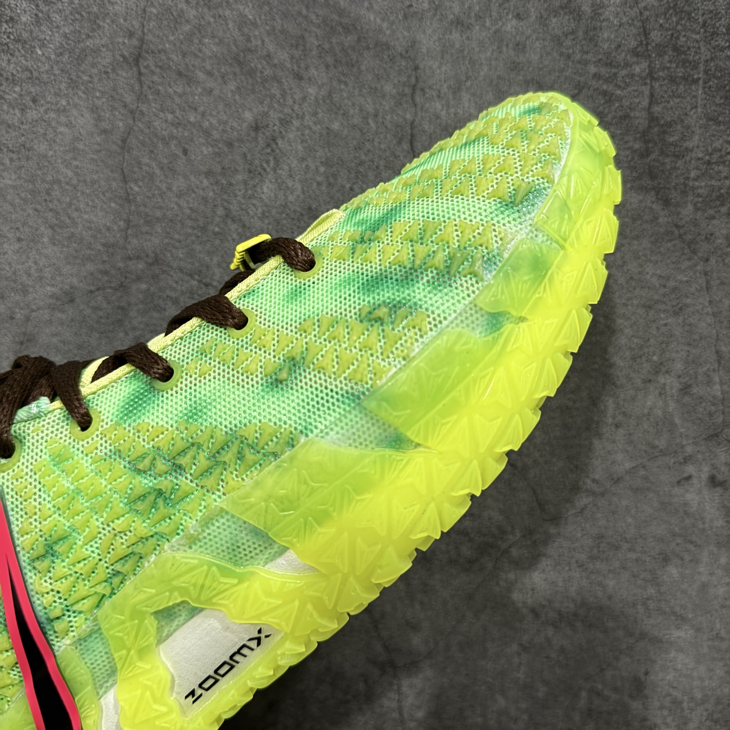 图片[6]-【灭世纯原】NK Ja 3 莫兰特3代 \”spooky Season\” 万圣节荧光绿 灭世纯原 颠覆革新 全码出货‼ #增配前掌ZoomTurbo➕抗扭片➕后掌马蹄Zoom气垫（正品仅配置前掌长方形zoom气垫） #采用科比4代鞋楦以及龙骨数据打造！小科4实至名归！（完美解决正品压脚趾问题） #鞋身➕鞋头增配高频补强层，提升鞋头以及脚踝支撑性 #鞋垫采用科比4代元年高弹缓震垫材质-磨合一场直接贴合脚型☑ #外底加厚2mm，升级止滑配方，磨合一次，抓地原地起飞 缓震配置独家革新，澎湃脚感，实战属性直接拉满！ 货号：HV9923-700 尺码：39 40 40.5 41 42 42.5 43 44 44.5 45 46-选品中心