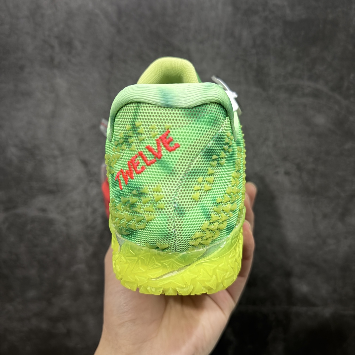 图片[4]-【灭世纯原】NK Ja 3 莫兰特3代 \”spooky Season\” 万圣节荧光绿 灭世纯原 颠覆革新 全码出货‼ #增配前掌ZoomTurbo➕抗扭片➕后掌马蹄Zoom气垫（正品仅配置前掌长方形zoom气垫） #采用科比4代鞋楦以及龙骨数据打造！小科4实至名归！（完美解决正品压脚趾问题） #鞋身➕鞋头增配高频补强层，提升鞋头以及脚踝支撑性 #鞋垫采用科比4代元年高弹缓震垫材质-磨合一场直接贴合脚型☑ #外底加厚2mm，升级止滑配方，磨合一次，抓地原地起飞 缓震配置独家革新，澎湃脚感，实战属性直接拉满！ 货号：HV9923-700 尺码：39 40 40.5 41 42 42.5 43 44 44.5 45 46-选品中心