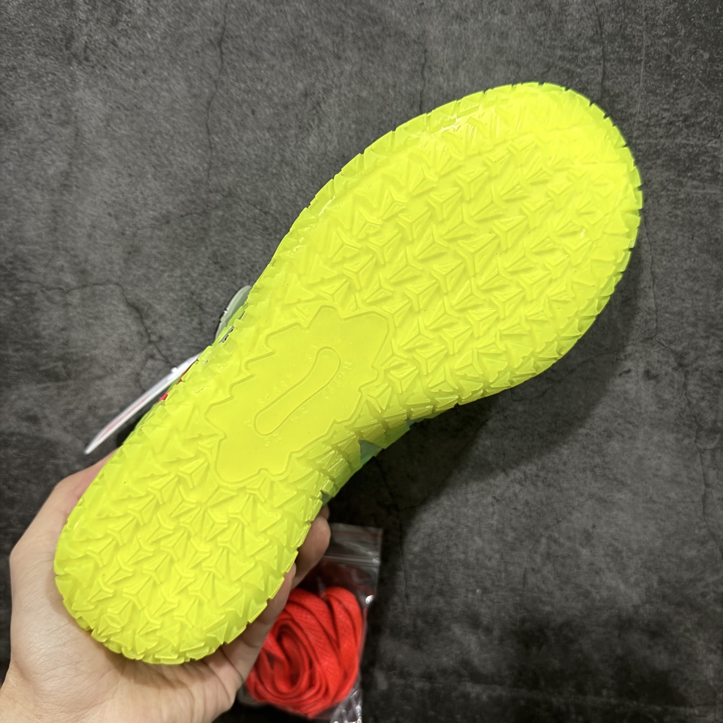 图片[9]-【灭世纯原】NK Ja 3 莫兰特3代 \”spooky Season\” 万圣节荧光绿 灭世纯原 颠覆革新 全码出货‼ #增配前掌ZoomTurbo➕抗扭片➕后掌马蹄Zoom气垫（正品仅配置前掌长方形zoom气垫） #采用科比4代鞋楦以及龙骨数据打造！小科4实至名归！（完美解决正品压脚趾问题） #鞋身➕鞋头增配高频补强层，提升鞋头以及脚踝支撑性 #鞋垫采用科比4代元年高弹缓震垫材质-磨合一场直接贴合脚型☑ #外底加厚2mm，升级止滑配方，磨合一次，抓地原地起飞 缓震配置独家革新，澎湃脚感，实战属性直接拉满！ 货号：HV9923-700 尺码：39 40 40.5 41 42 42.5 43 44 44.5 45 46-选品中心