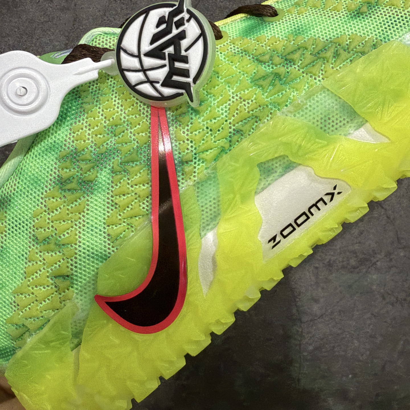 图片[3]-【灭世纯原】NK Ja 3 莫兰特3代 \”spooky Season\” 万圣节荧光绿 灭世纯原 颠覆革新 全码出货‼ #增配前掌ZoomTurbo➕抗扭片➕后掌马蹄Zoom气垫（正品仅配置前掌长方形zoom气垫） #采用科比4代鞋楦以及龙骨数据打造！小科4实至名归！（完美解决正品压脚趾问题） #鞋身➕鞋头增配高频补强层，提升鞋头以及脚踝支撑性 #鞋垫采用科比4代元年高弹缓震垫材质-磨合一场直接贴合脚型☑ #外底加厚2mm，升级止滑配方，磨合一次，抓地原地起飞 缓震配置独家革新，澎湃脚感，实战属性直接拉满！ 货号：HV9923-700 尺码：39 40 40.5 41 42 42.5 43 44 44.5 45 46-选品中心