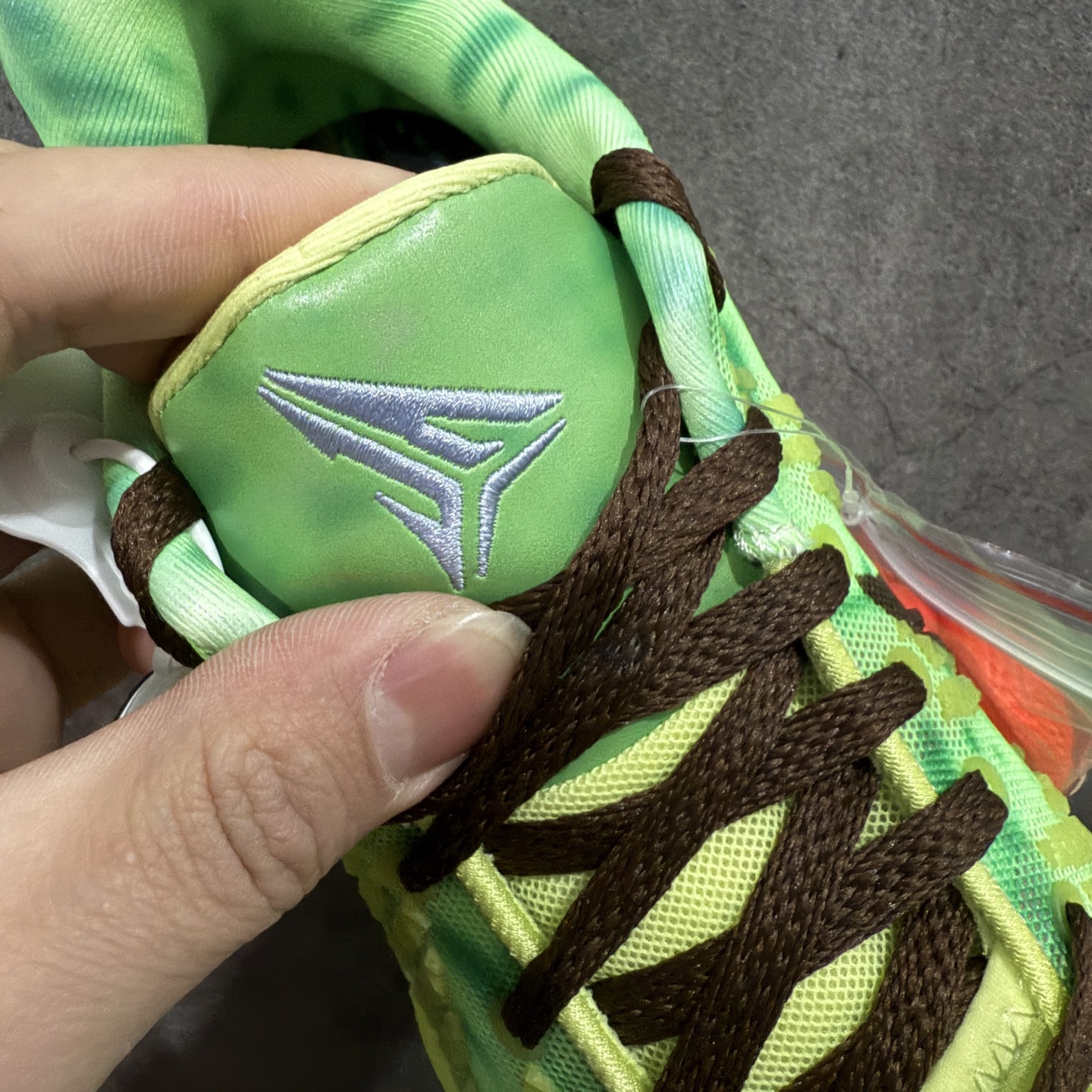 图片[5]-【灭世纯原】NK Ja 3 莫兰特3代 \”spooky Season\” 万圣节荧光绿 灭世纯原 颠覆革新 全码出货‼ #增配前掌ZoomTurbo➕抗扭片➕后掌马蹄Zoom气垫（正品仅配置前掌长方形zoom气垫） #采用科比4代鞋楦以及龙骨数据打造！小科4实至名归！（完美解决正品压脚趾问题） #鞋身➕鞋头增配高频补强层，提升鞋头以及脚踝支撑性 #鞋垫采用科比4代元年高弹缓震垫材质-磨合一场直接贴合脚型☑ #外底加厚2mm，升级止滑配方，磨合一次，抓地原地起飞 缓震配置独家革新，澎湃脚感，实战属性直接拉满！ 货号：HV9923-700 尺码：39 40 40.5 41 42 42.5 43 44 44.5 45 46-选品中心