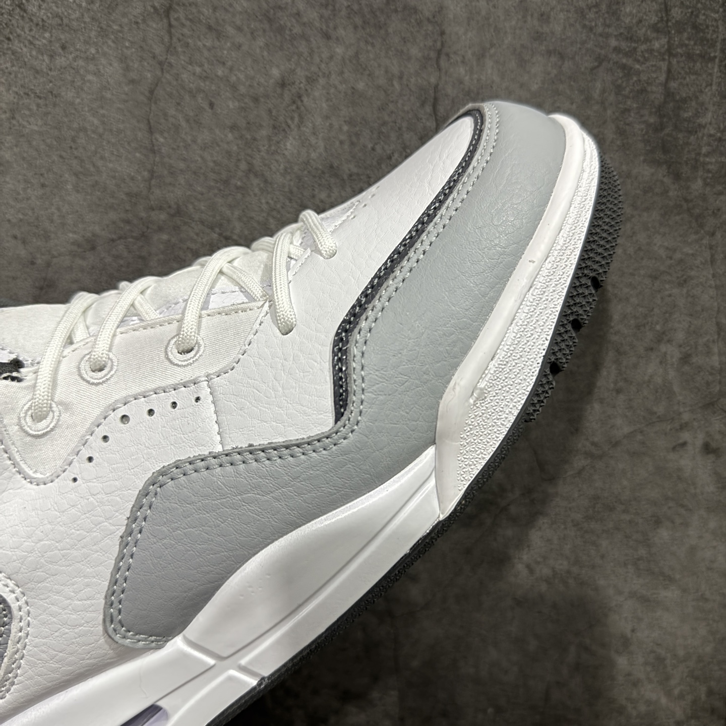 图片[6]-【黑金纯原版】Air Jordan Courtside 23 AJ23 乔23 简版中帮复古休闲运动文化篮球鞋 IF0848-141 原装级别重装出货 正确鞋舌立体高频 原厂数据独家私磨 原厂纸板开发操作 原盒原包装 每双鞋都来自于原鞋开发对色卡，妥妥的放心 采用头层皮皮革以及轻便牛巴皮革 市场最好版本 尺码：36 36.5 37.5 38 38.5 39 40 40.5 41 42 42.5 43 44 44.5 45 46-选品中心