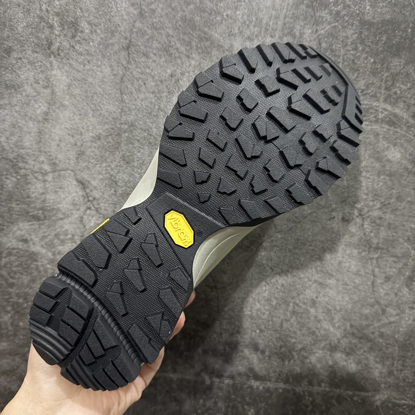 图片[9]-【纯原M版】凯乐石KAILAS 界山GTX BOA 户外运动 防滑耐磨防水 低帮 登山徒步鞋 男女款 正确大底区别市场公版错误字体底 正确细节 gtx防水鞋面 价格合理不杀猪！ KAILAS凯乐石品牌是全球三大全系攀登品牌之一，于2003年创立于中国广州，致力于为有攀登梦想的户外运动员及爱好者，研发制造功能性专业装备，满足他们在极限环境下安全舒适的需求，凯乐石专注于科技面料的开发及专业功能设计，产品线覆盖登山、攀岩、徒步、越野跑山、露营、旅行等多项户外运动，通过运动员的测试反馈，不断进化迭代，产品荣获国内外大奖71座，发明专利21个，更突破性的自主研发攀登器械，打造出中国的攀登硬实力 尺码：36-45含半码-选品中心