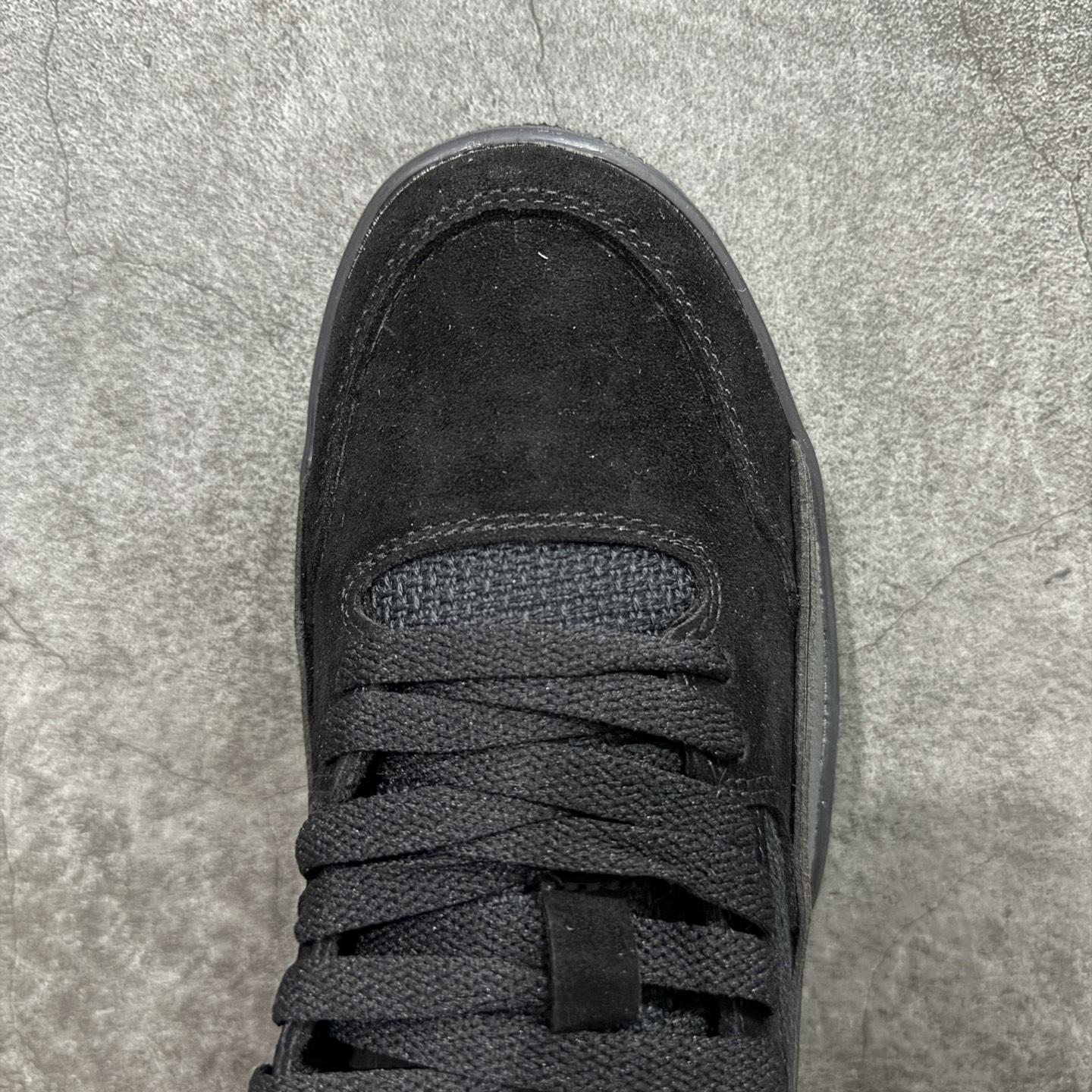 图片[5]-【纯原版】Air Jordan Retro Flight Court SP低帮 AJ低邦 乔丹篮球鞋系列 目前市场最正确版本 头层翻毛＋头层皮 区别市场通货 正确针织鞋码效果 版型完美 正确私模大底 鞋款整体以翻毛皮打造，搭配侧身头层皮面框架，鞋舌及后跟Jumpman Logo分别采用刺绣点缀，后跟侧身Flighth字样也辅以刺绣呈现，秉承轻量化的速度型篮球鞋设计思想完成设计，降低重量的同时提升舒适度，中底延续前作使用了分离式后掌可视化Air Soleb气垫。鞋带孔和后跟鞋提以籃网为造型灵感，将篮球运动巧妙融入到鞋款的设计之中，使鞋身整体富有流动性、节奏感和优雅气质。 货号：HF3255-010 尺码：36 36.5 37.5 38 38.5 39 40 40.5 41 42 42.5 43 44 44.5 45-选品中心