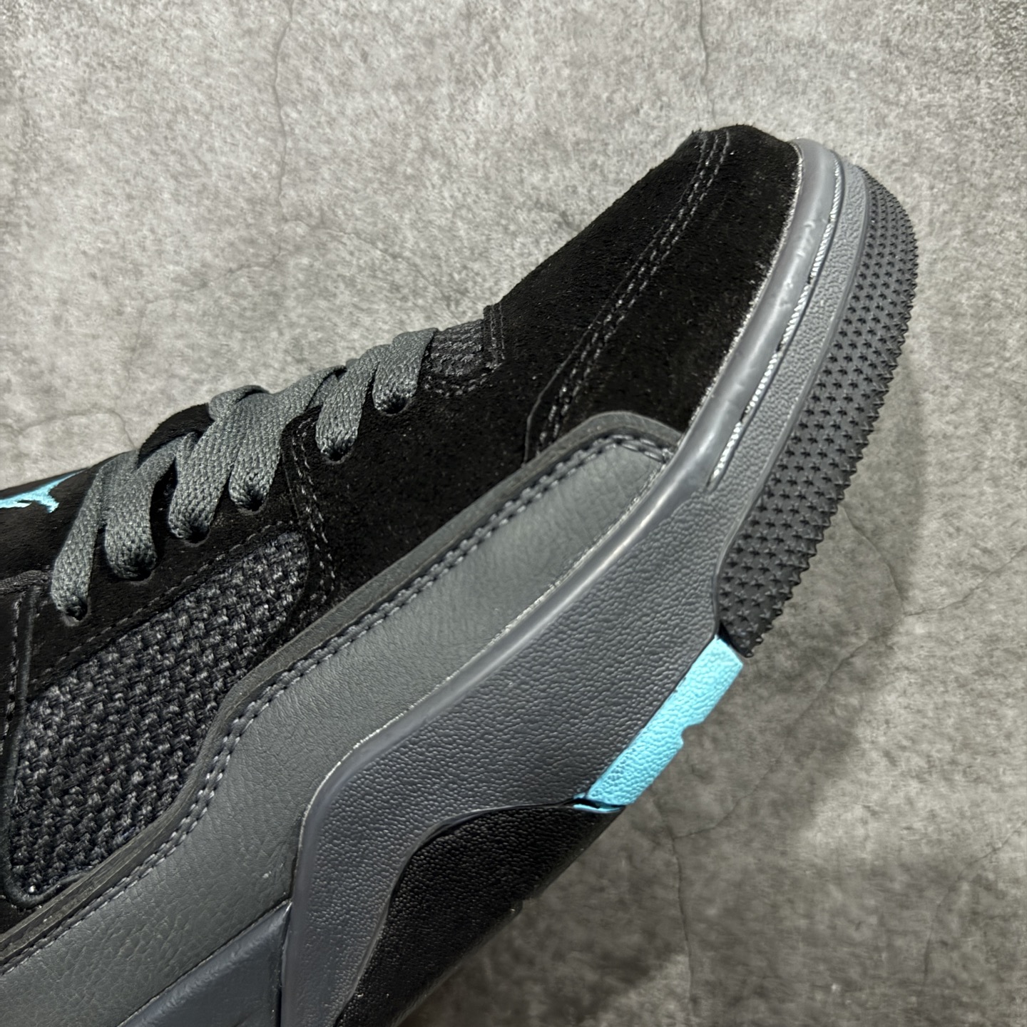 图片[6]-【纯原版】Air Jordan Retro Flight Court SP低帮 AJ低邦 乔丹篮球鞋系列 目前市场最正确版本 头层翻毛＋头层皮 区别市场通货 正确针织鞋码效果 版型完美 正确私模大底 鞋款整体以翻毛皮打造，搭配侧身头层皮面框架，鞋舌及后跟Jumpman Logo分别采用刺绣点缀，后跟侧身Flighth字样也辅以刺绣呈现，秉承轻量化的速度型篮球鞋设计思想完成设计，降低重量的同时提升舒适度，中底延续前作使用了分离式后掌可视化Air Soleb气垫。鞋带孔和后跟鞋提以籃网为造型灵感，将篮球运动巧妙融入到鞋款的设计之中，使鞋身整体富有流动性、节奏感和优雅气质。 货号：HF3255-040 尺码：36 36.5 37.5 38 38.5 39 40 40.5 41 42 42.5 43 44 44.5 45-选品中心