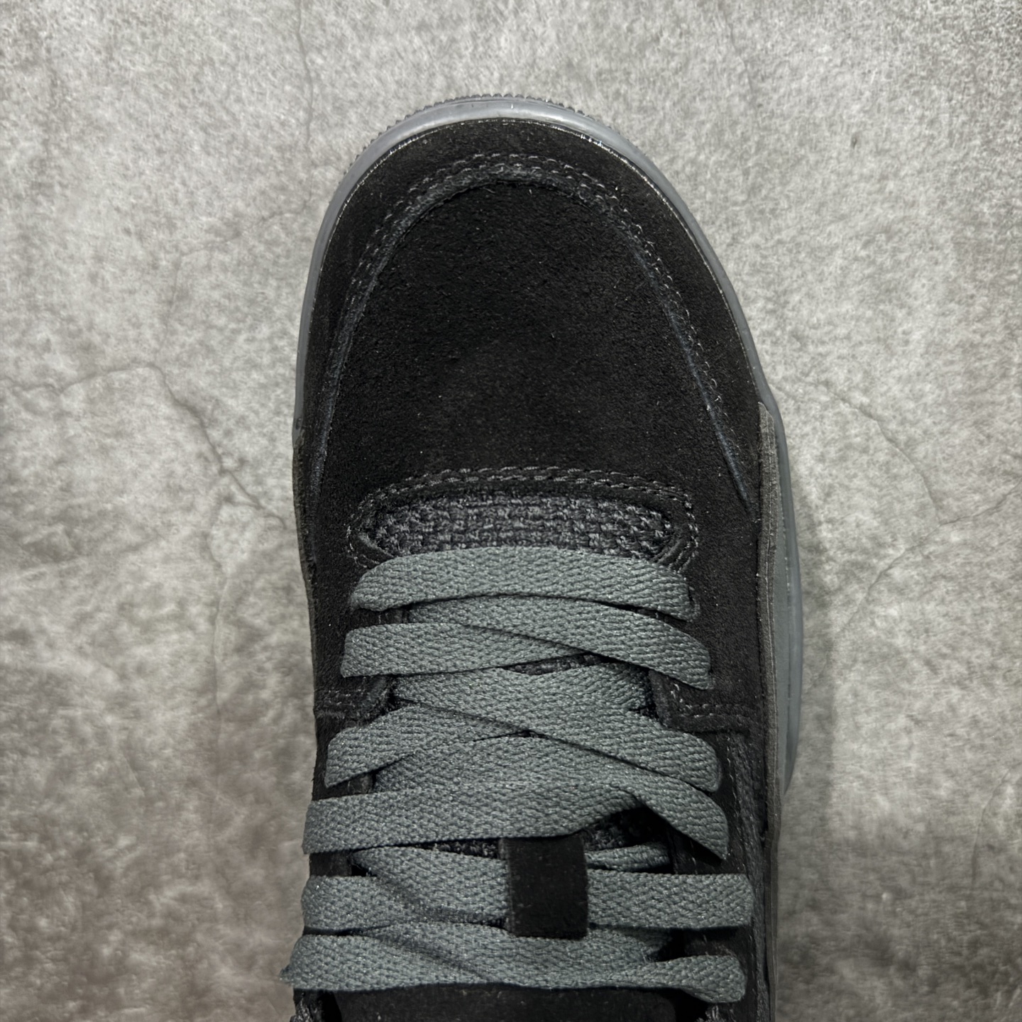 图片[5]-【纯原版】Air Jordan Retro Flight Court SP低帮 AJ低邦 乔丹篮球鞋系列 目前市场最正确版本 头层翻毛＋头层皮 区别市场通货 正确针织鞋码效果 版型完美 正确私模大底 鞋款整体以翻毛皮打造，搭配侧身头层皮面框架，鞋舌及后跟Jumpman Logo分别采用刺绣点缀，后跟侧身Flighth字样也辅以刺绣呈现，秉承轻量化的速度型篮球鞋设计思想完成设计，降低重量的同时提升舒适度，中底延续前作使用了分离式后掌可视化Air Soleb气垫。鞋带孔和后跟鞋提以籃网为造型灵感，将篮球运动巧妙融入到鞋款的设计之中，使鞋身整体富有流动性、节奏感和优雅气质。 货号：HF3255-040 尺码：36 36.5 37.5 38 38.5 39 40 40.5 41 42 42.5 43 44 44.5 45-选品中心