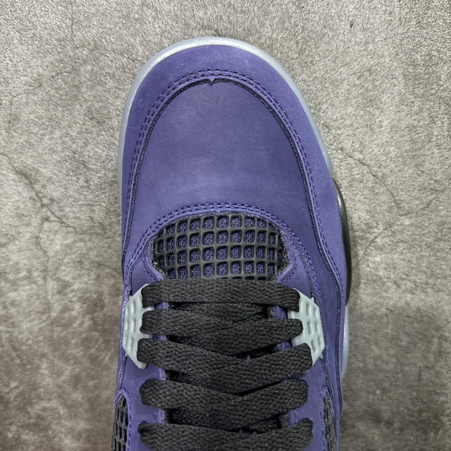 图片[5]-【GX版】Air Jordan AJ4 Retro “Imperial Purple” 帝王紫 FV5029-500 全新批次 重点区分市面 唯一正确细节 后跟饰片中心位置有合模线 超弹硅胶材质 内层不织布补强 补强为硅胶提供更强耐久性 避免断裂 圈内最强四代 耗时半年巨作 全套原纸板楦头开发 原厂特供皮料加持 确保原汁原味 完美呈现四代版型 一比一鞋头弧度高度鞋身弧度 数据细节工艺流程均保持原鞋一致 原厂TPU网格鞋带扣 正确内里网布 菱角分明不变形无多余毛边 柔软性质感一致于原鞋 市场唯一原厂鞋扣模具 背面可见隐藏注塑口 原厂织唛标 原厂飞人电绣工艺 尾指中部跳三针 独家绑鞋带手法 印刷中底布 四线拉帮 米色美纹纸贴合固定 进口港宝加持 后跟自然饱满 全鞋荧光划线卡点 追求极致完美 每一双都是工艺品 多重QC质检 超越公司货的品控标准 实实在在的免检产品 尺码：40 40.5 41 42 42.5 43 44 44.5 45 45.5 46 47.5 48.5-选品中心