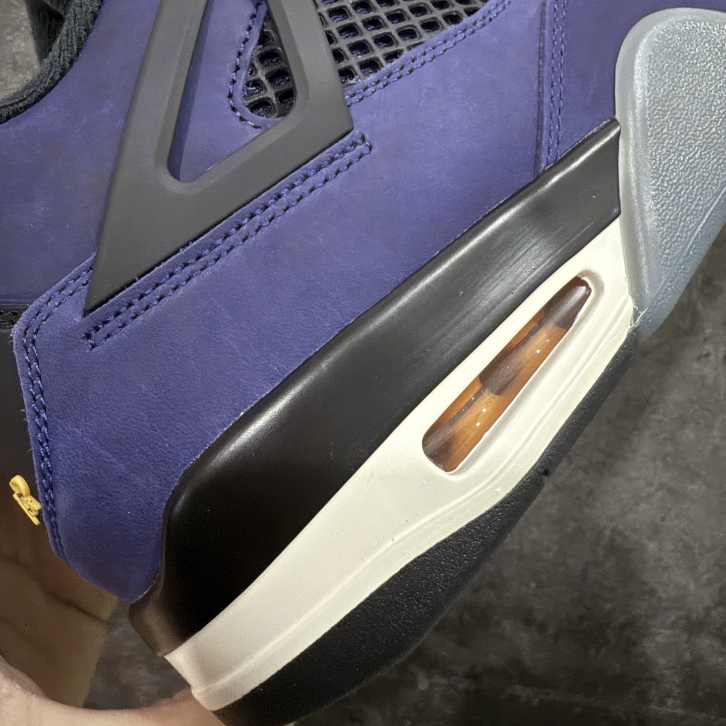 图片[3]-【GX版】Air Jordan AJ4 Retro “Imperial Purple” 帝王紫 FV5029-500 全新批次 重点区分市面 唯一正确细节 后跟饰片中心位置有合模线 超弹硅胶材质 内层不织布补强 补强为硅胶提供更强耐久性 避免断裂 圈内最强四代 耗时半年巨作 全套原纸板楦头开发 原厂特供皮料加持 确保原汁原味 完美呈现四代版型 一比一鞋头弧度高度鞋身弧度 数据细节工艺流程均保持原鞋一致 原厂TPU网格鞋带扣 正确内里网布 菱角分明不变形无多余毛边 柔软性质感一致于原鞋 市场唯一原厂鞋扣模具 背面可见隐藏注塑口 原厂织唛标 原厂飞人电绣工艺 尾指中部跳三针 独家绑鞋带手法 印刷中底布 四线拉帮 米色美纹纸贴合固定 进口港宝加持 后跟自然饱满 全鞋荧光划线卡点 追求极致完美 每一双都是工艺品 多重QC质检 超越公司货的品控标准 实实在在的免检产品 尺码：40 40.5 41 42 42.5 43 44 44.5 45 45.5 46 47.5 48.5-选品中心