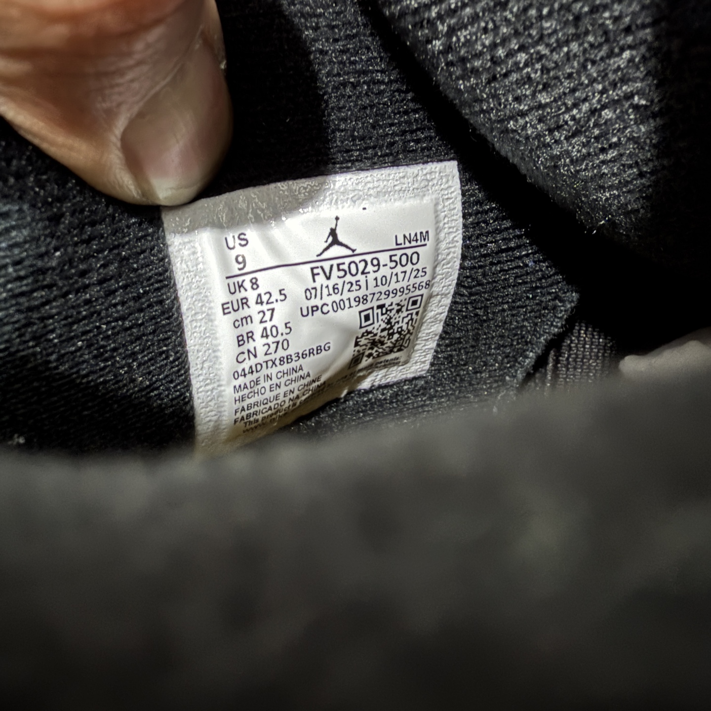 图片[8]-【GX版】Air Jordan AJ4 Retro “Imperial Purple” 帝王紫 FV5029-500 全新批次 重点区分市面 唯一正确细节 后跟饰片中心位置有合模线 超弹硅胶材质 内层不织布补强 补强为硅胶提供更强耐久性 避免断裂 圈内最强四代 耗时半年巨作 全套原纸板楦头开发 原厂特供皮料加持 确保原汁原味 完美呈现四代版型 一比一鞋头弧度高度鞋身弧度 数据细节工艺流程均保持原鞋一致 原厂TPU网格鞋带扣 正确内里网布 菱角分明不变形无多余毛边 柔软性质感一致于原鞋 市场唯一原厂鞋扣模具 背面可见隐藏注塑口 原厂织唛标 原厂飞人电绣工艺 尾指中部跳三针 独家绑鞋带手法 印刷中底布 四线拉帮 米色美纹纸贴合固定 进口港宝加持 后跟自然饱满 全鞋荧光划线卡点 追求极致完美 每一双都是工艺品 多重QC质检 超越公司货的品控标准 实实在在的免检产品 尺码：40 40.5 41 42 42.5 43 44 44.5 45 45.5 46 47.5 48.5-选品中心