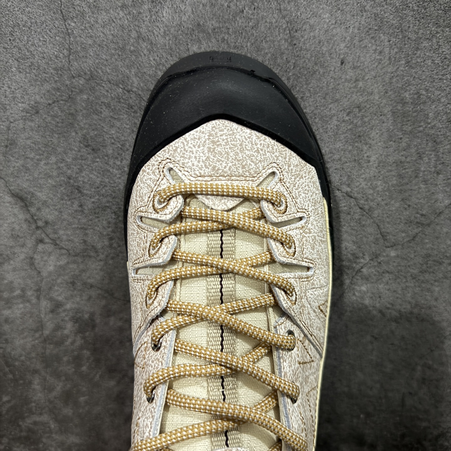 图片[5]-【莞顶纯原】Salomon萨洛蒙2025秋冬新款XT-ALp新色系跑步鞋休闲运动鞋 中底搭载全掌玻璃纤维能量板和超厚弹性泡沫中底，跑动时推进力十足，缓震回馈很强，日常通勤或训练都很稳 鞋身长毛牛猄皮面设计，内层材质透气网面 穿着舒适度好 原版材质 原版大底 尺码：35-45-选品中心