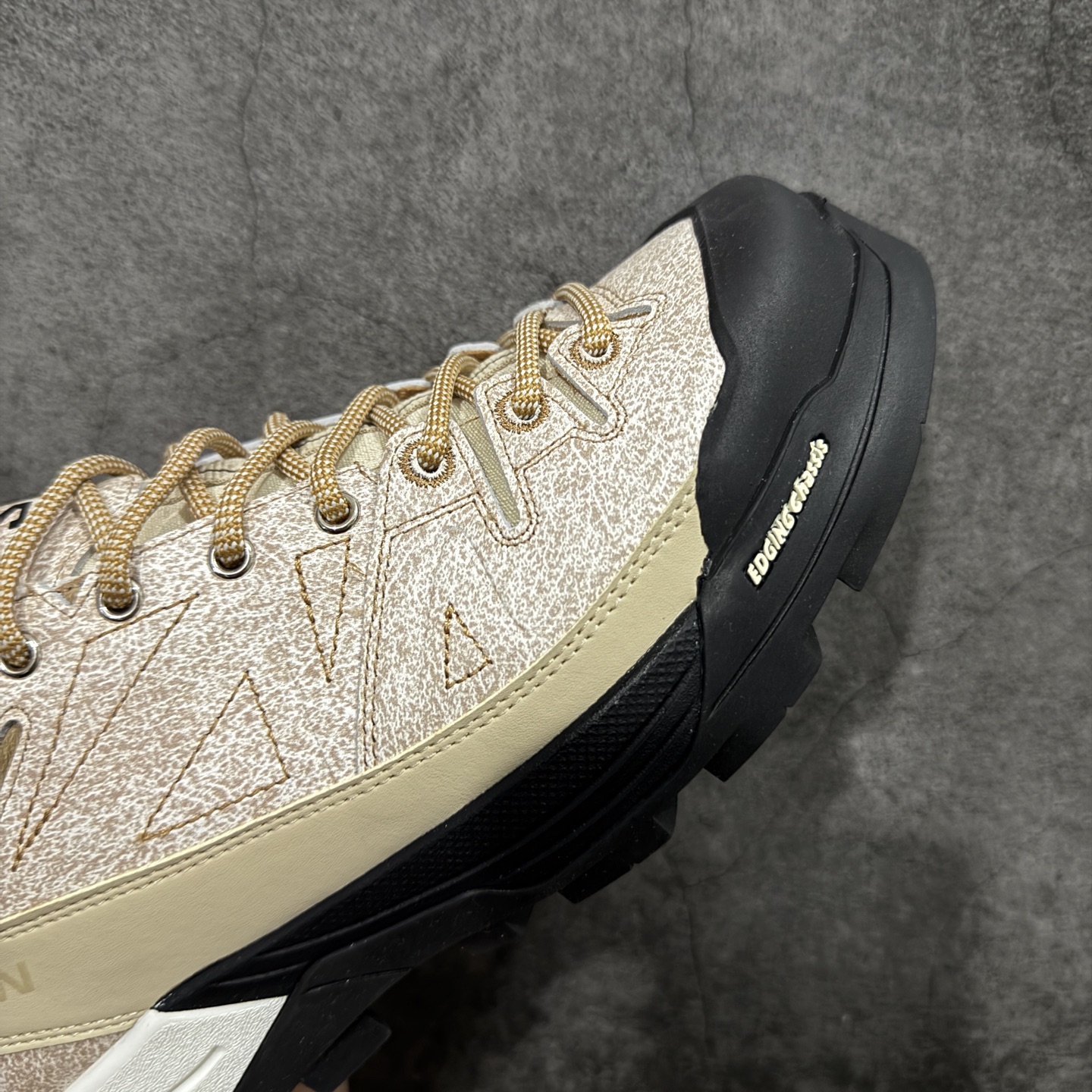 图片[6]-【莞顶纯原】Salomon萨洛蒙2025秋冬新款XT-ALp新色系跑步鞋休闲运动鞋 中底搭载全掌玻璃纤维能量板和超厚弹性泡沫中底，跑动时推进力十足，缓震回馈很强，日常通勤或训练都很稳 鞋身长毛牛猄皮面设计，内层材质透气网面 穿着舒适度好 原版材质 原版大底 尺码：35-45-选品中心