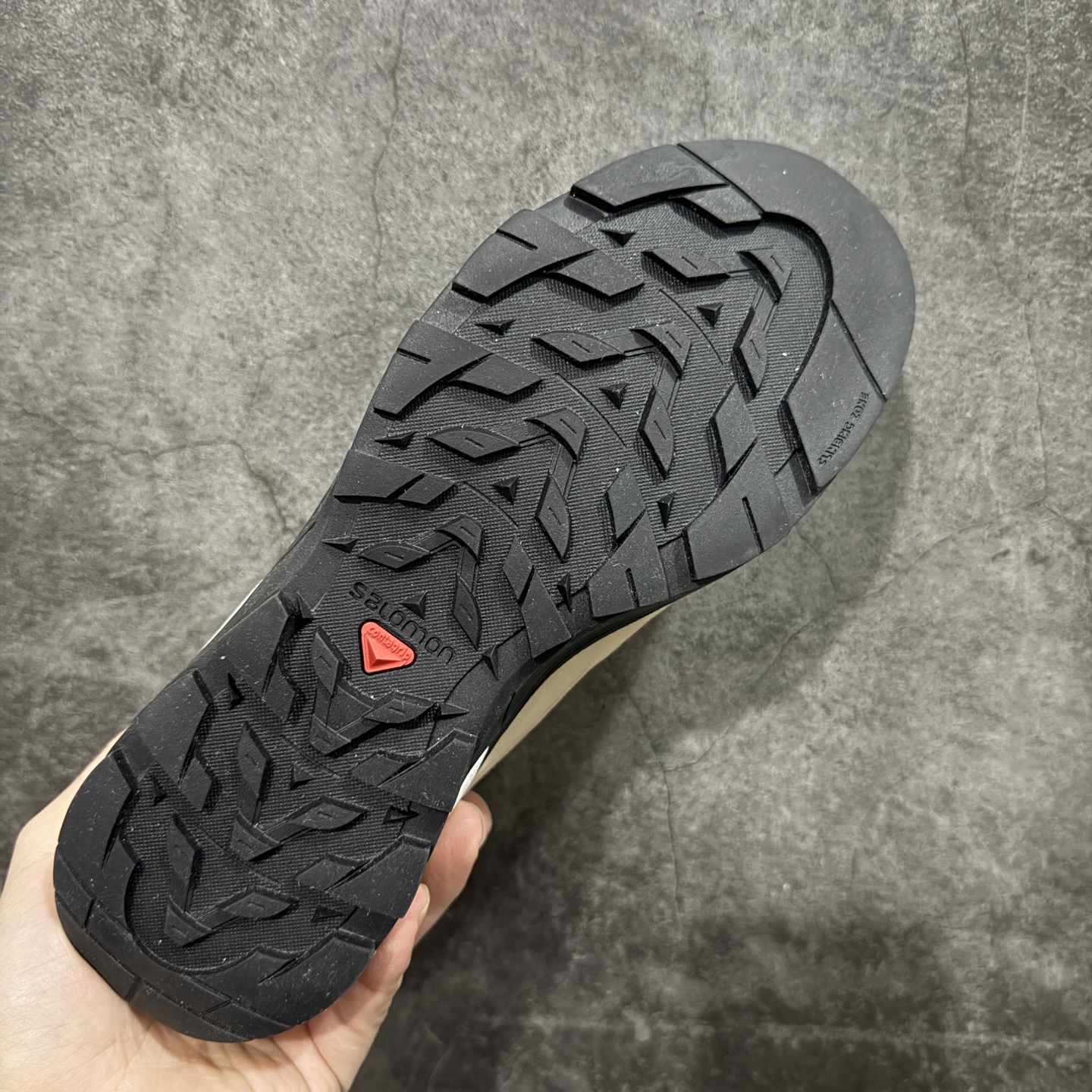 图片[9]-【莞顶纯原】Salomon萨洛蒙2025秋冬新款XT-ALp新色系跑步鞋休闲运动鞋 中底搭载全掌玻璃纤维能量板和超厚弹性泡沫中底，跑动时推进力十足，缓震回馈很强，日常通勤或训练都很稳 鞋身长毛牛猄皮面设计，内层材质透气网面 穿着舒适度好 原版材质 原版大底 尺码：35-45-选品中心