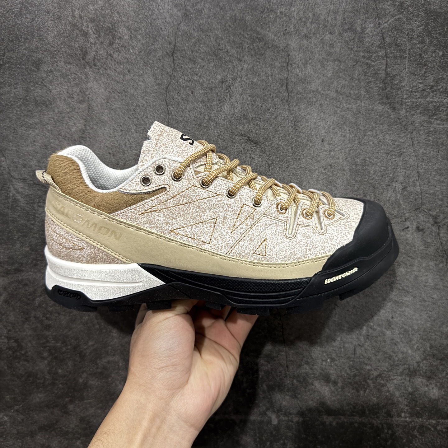 【莞顶纯原】Salomon萨洛蒙2025秋冬新款XT-ALp新色系跑步鞋休闲运动鞋 中底搭载全掌玻璃纤维能量板和超厚弹性泡沫中底，跑动时推进力十足，缓震回馈很强，日常通勤或训练都很稳 鞋身长毛牛猄皮面设计，内层材质透气网面 穿着舒适度好 原版材质 原版大底 尺码：35-45-选品中心