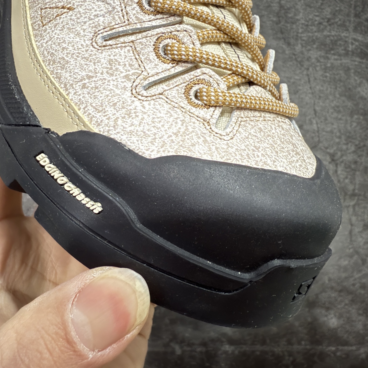 图片[5]-【莞顶纯原】Salomon萨洛蒙2025秋冬新款XT-ALp新色系跑步鞋休闲运动鞋 中底搭载全掌玻璃纤维能量板和超厚弹性泡沫中底，跑动时推进力十足，缓震回馈很强，日常通勤或训练都很稳 鞋身长毛牛猄皮面设计，内层材质透气网面 穿着舒适度好 原版材质 原版大底 尺码：35-45-选品中心