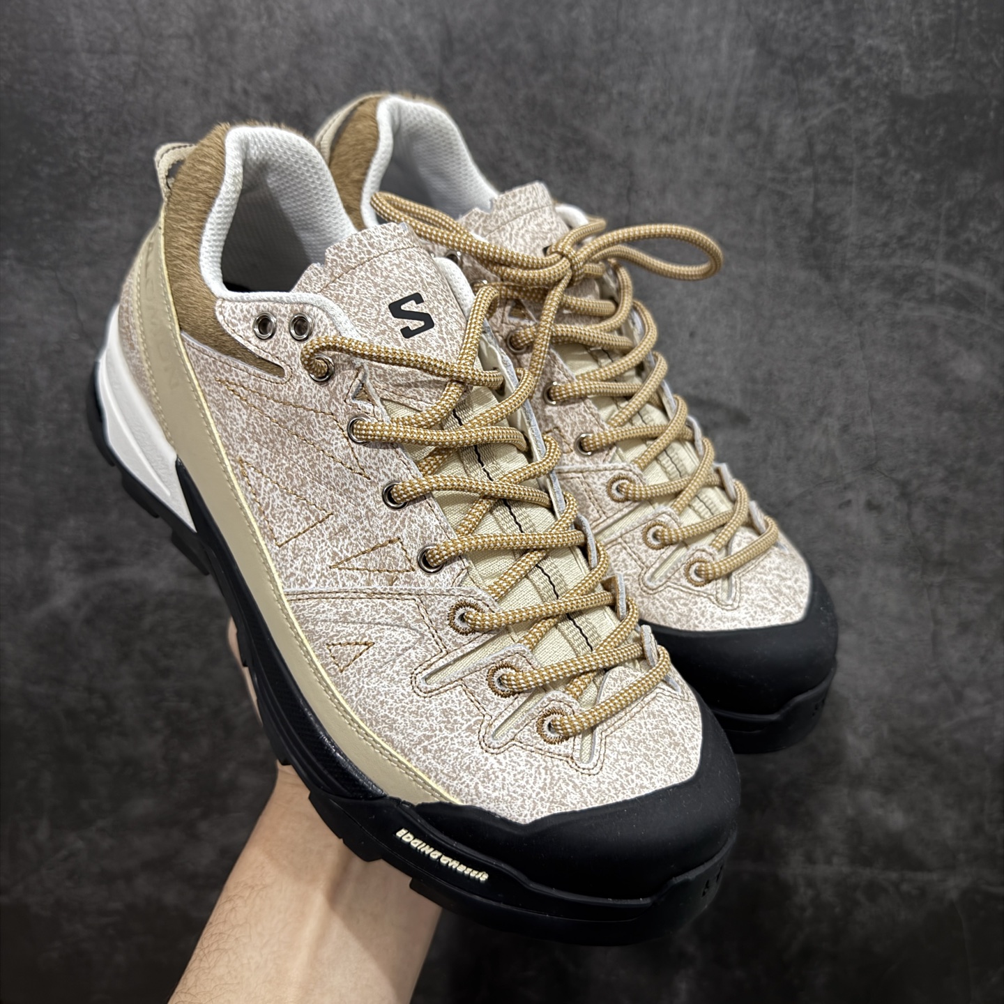 【莞顶纯原】Salomon萨洛蒙2025秋冬新款XT-ALp新色系跑步鞋休闲运动鞋 中底搭载全掌玻璃纤维能量板和超厚弹性泡沫中底，跑动时推进力十足，缓震回馈很强，日常通勤或训练都很稳 鞋身长毛牛猄皮面设计，内层材质透气网面 穿着舒适度好 原版材质 原版大底 尺码：35-45-选品中心