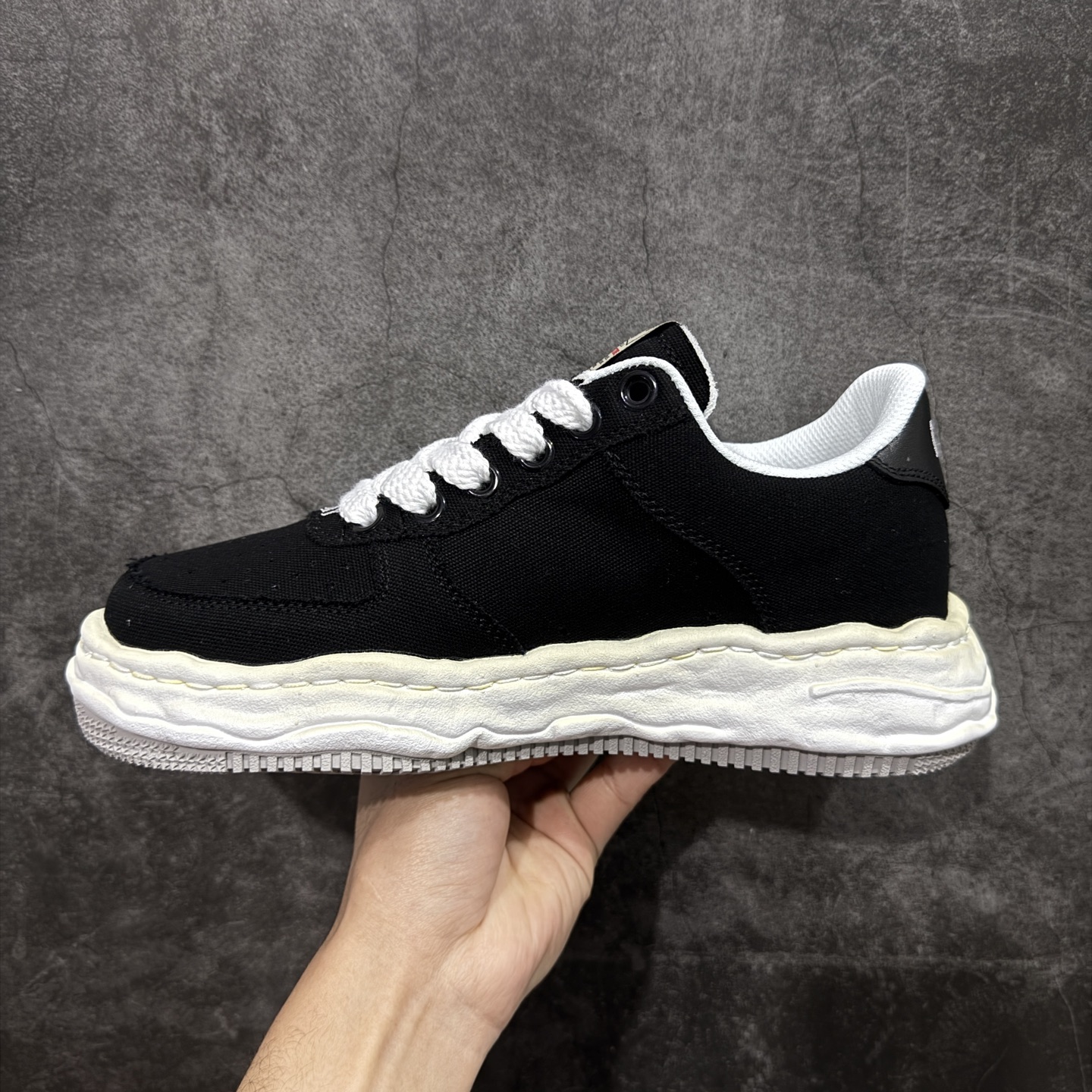 图片[2]-【纯原版】三原康裕品牌 MMY/Maison MIHARA YASUHIRO 变形溶解雪糕底低帮溶解鞋 全硫化溶解工艺 东莞原产 原楦原纸版开发 全新开发 双模一次发泡点位气孔EVA中底 底部嵌入组合RB橡胶耐磨大底 采用全粒面头层皮革鞋面材质 正确织麦及包装盒 清晰后跟电绣LOGO 🆚区别市面普通版本 尺码：35 36 37 38 39 40 41 42 43 44 正常尺码-选品中心