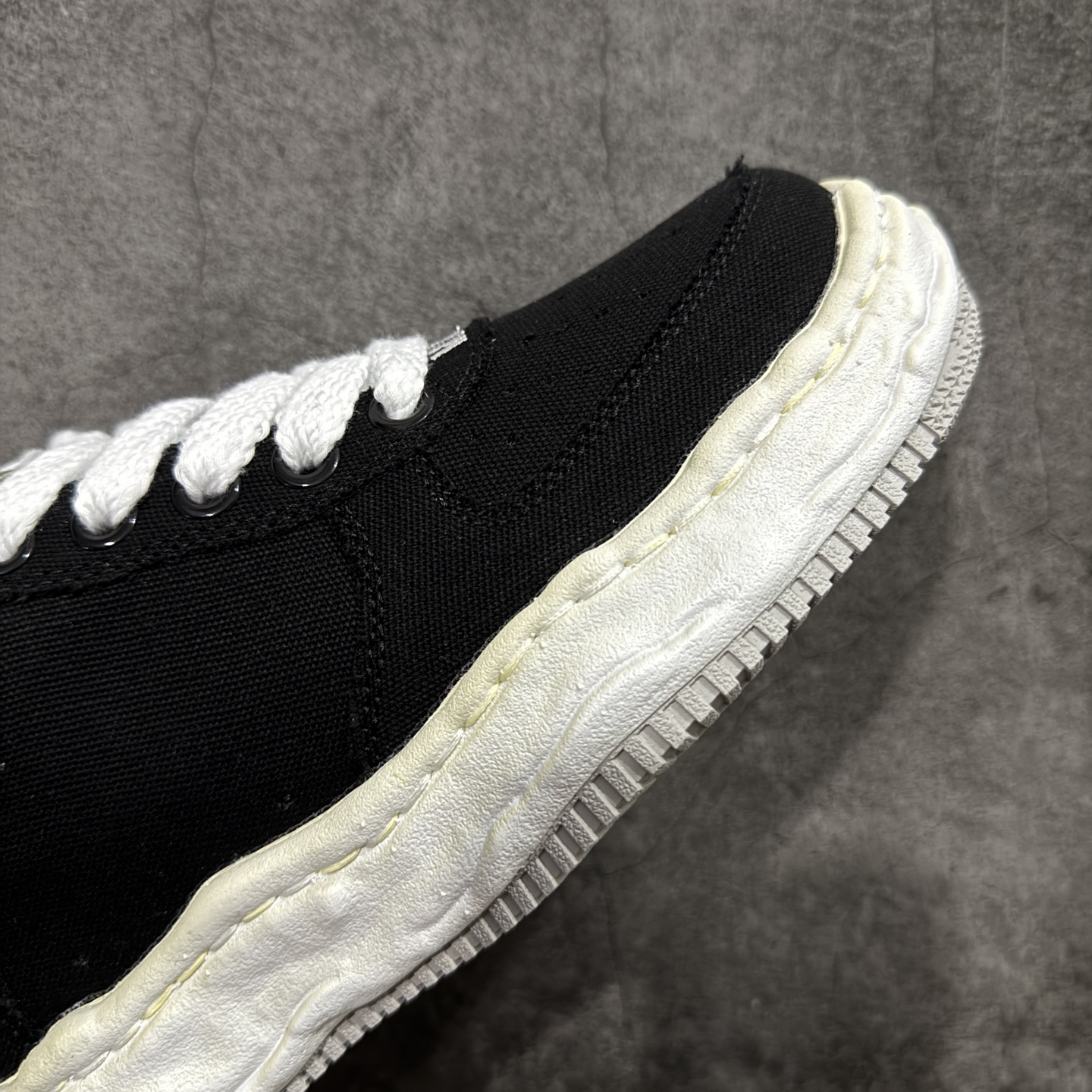 图片[6]-【纯原版】三原康裕品牌 MMY/Maison MIHARA YASUHIRO 变形溶解雪糕底低帮溶解鞋 全硫化溶解工艺 东莞原产 原楦原纸版开发 全新开发 双模一次发泡点位气孔EVA中底 底部嵌入组合RB橡胶耐磨大底 采用全粒面头层皮革鞋面材质 正确织麦及包装盒 清晰后跟电绣LOGO 🆚区别市面普通版本 尺码：35 36 37 38 39 40 41 42 43 44 正常尺码-选品中心