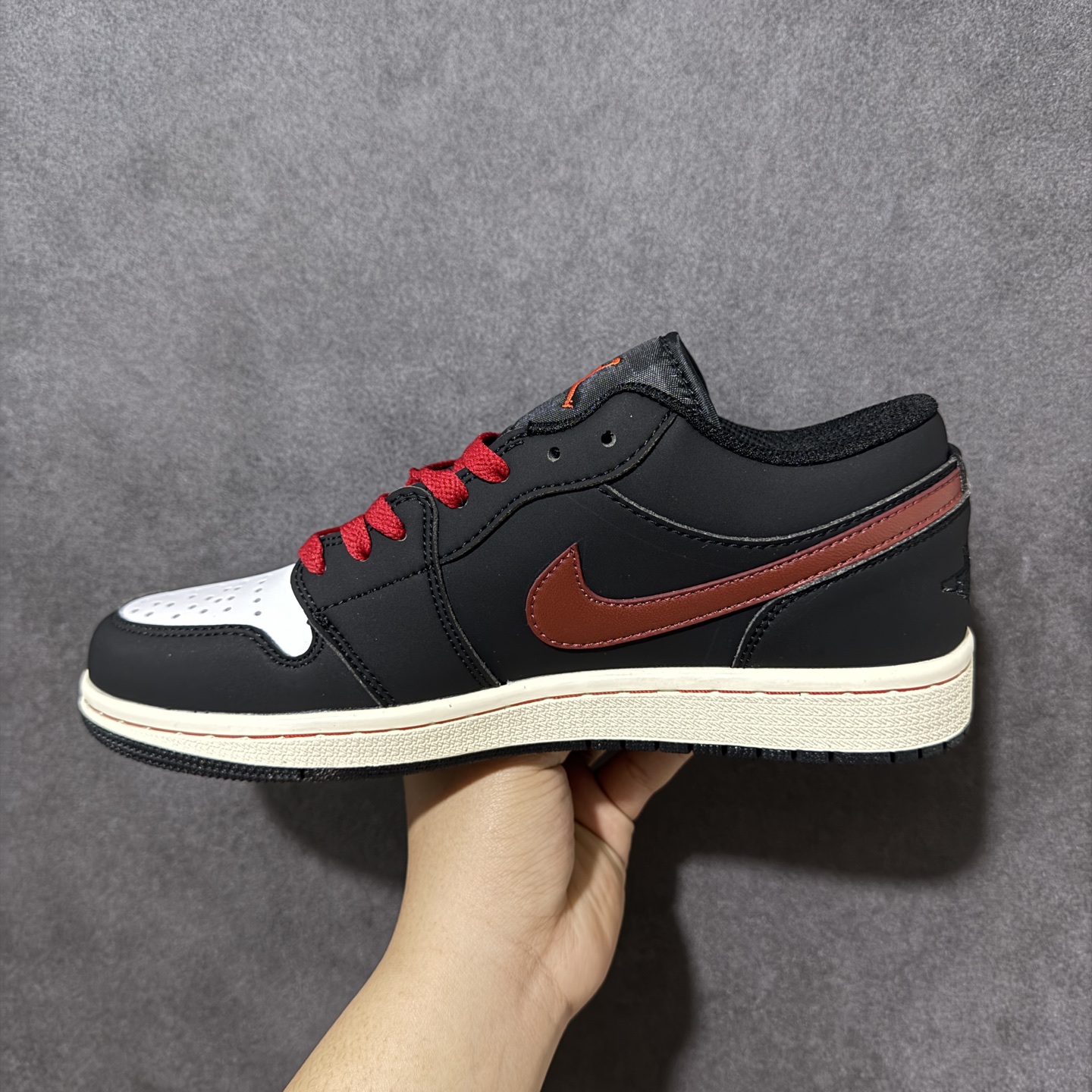图片[2]-特价【GQ福利】【马年限定 DIY系列7色 】 Air Jordan 1 Low AJ1 乔1马年限定 步步生金 高端定制 低帮复古篮球鞋 #大厂纯原品质出货 超高清洁度 皮料切割干净无任何毛边 细节完美 尺码：36 36.5 37.5 38 38.5 39 40 40.5 41 42 42.5 43 44 44.5 45 货号：553558-040-选品中心