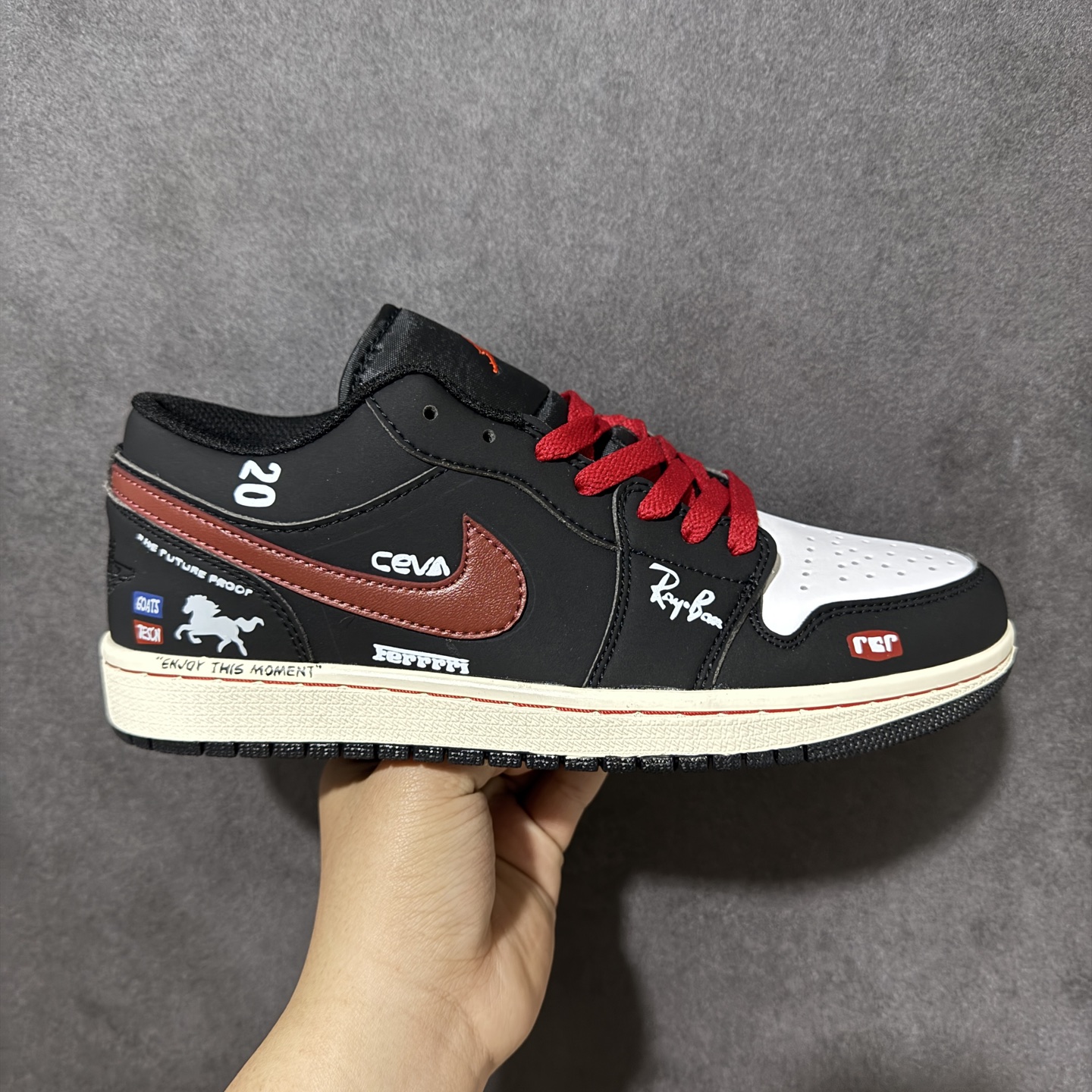 特价【GQ福利】【马年限定 DIY系列7色 】 Air Jordan 1 Low AJ1 乔1马年限定 步步生金 高端定制 低帮复古篮球鞋 #大厂纯原品质出货 超高清洁度 皮料切割干净无任何毛边 细节完美 尺码：36 36.5 37.5 38 38.5 39 40 40.5 41 42 42.5 43 44 44.5 45 货号：553558-040-选品中心