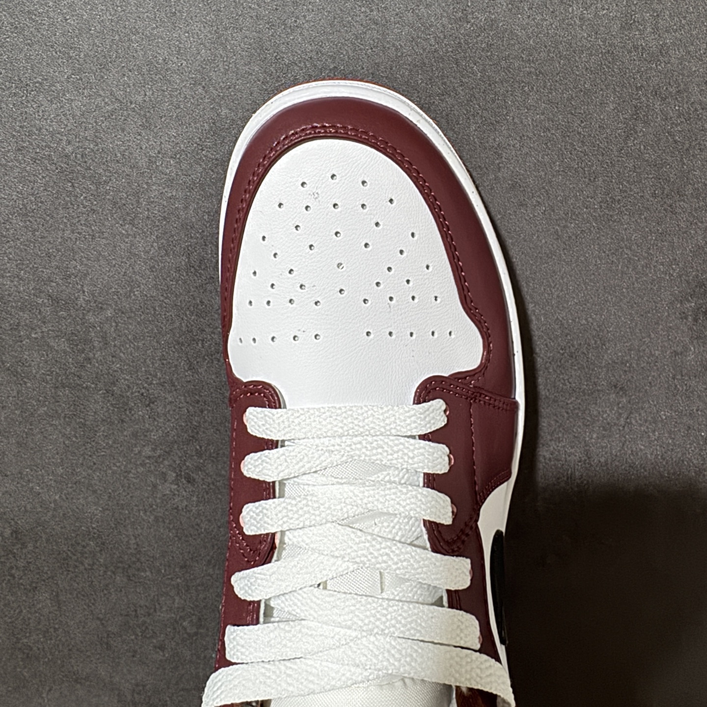 图片[5]-【公司级】Air Jordan 1 Low 乔1 AJ1低帮板鞋 原鞋原档案开发 原档冲孔鞋头 鞋垫背胶工艺 四线拉帮工艺 中底走线规整 原厂织唛标 鞋舌高弹海绵填充 货号：HF3148-102 尺码：36 36.5 37.5 38 38.5 39 40 40.5 41 42 42.5 43 44 44.5 45 46-选品中心
