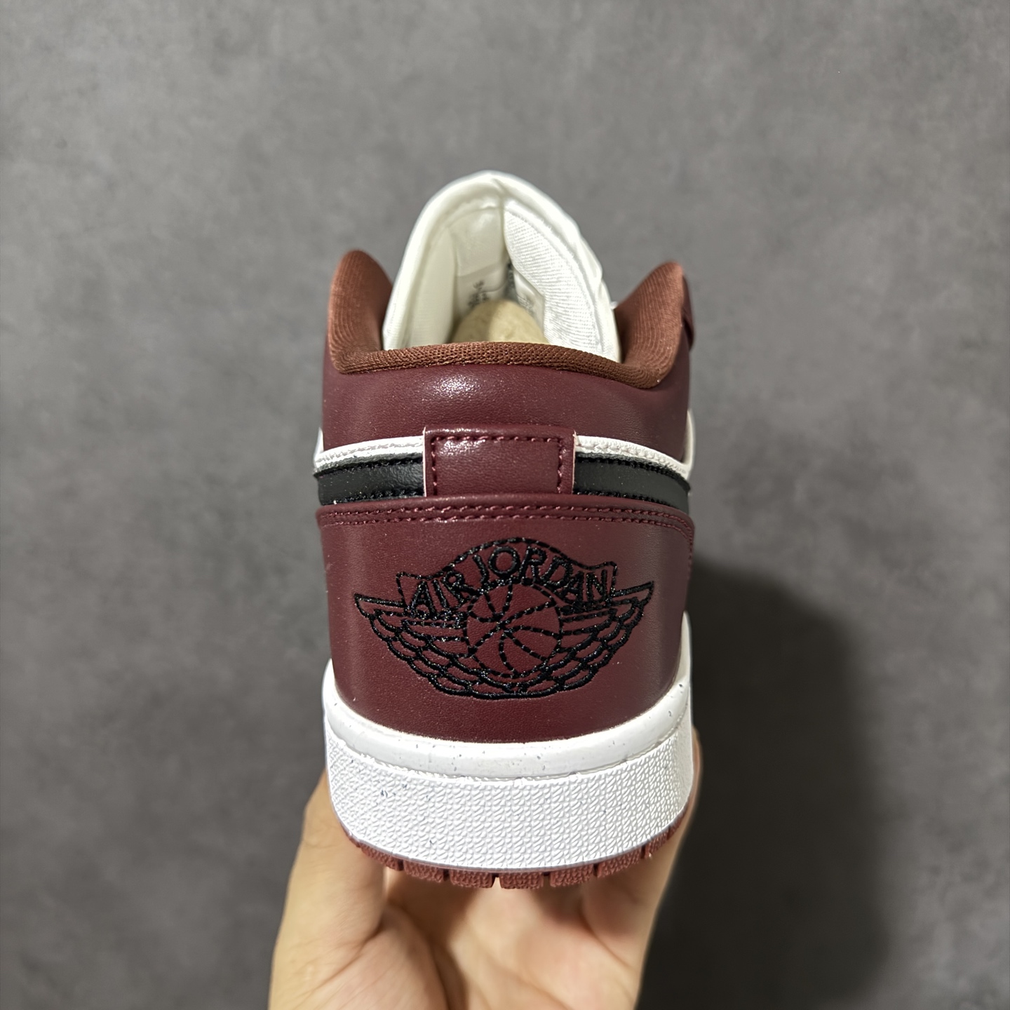 图片[4]-【公司级】Air Jordan 1 Low 乔1 AJ1低帮板鞋 原鞋原档案开发 原档冲孔鞋头 鞋垫背胶工艺 四线拉帮工艺 中底走线规整 原厂织唛标 鞋舌高弹海绵填充 货号：HF3148-102 尺码：36 36.5 37.5 38 38.5 39 40 40.5 41 42 42.5 43 44 44.5 45 46-选品中心