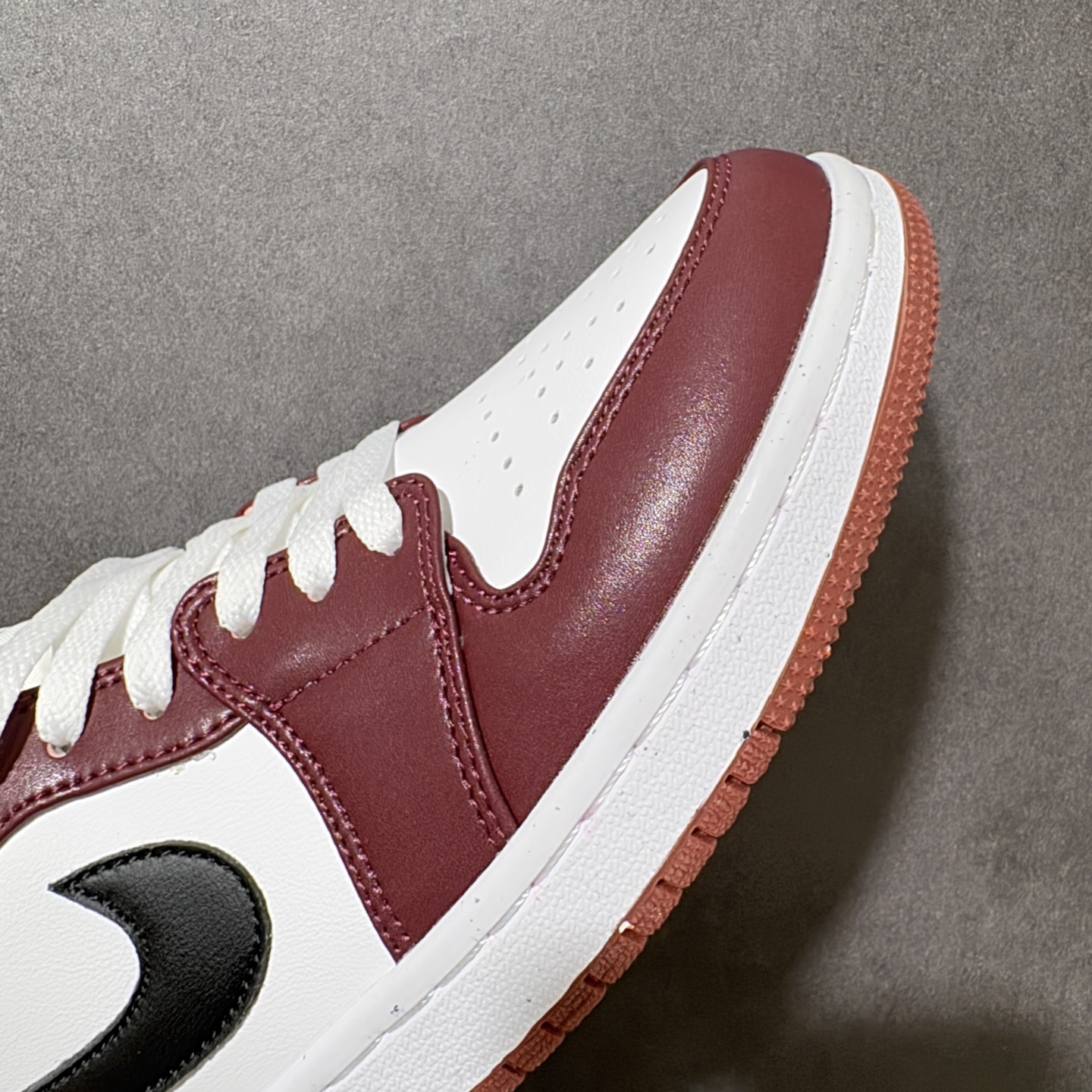 图片[8]-【公司级】Air Jordan 1 Low 乔1 AJ1低帮板鞋 原鞋原档案开发 原档冲孔鞋头 鞋垫背胶工艺 四线拉帮工艺 中底走线规整 原厂织唛标 鞋舌高弹海绵填充 货号：HF3148-102 尺码：36 36.5 37.5 38 38.5 39 40 40.5 41 42 42.5 43 44 44.5 45 46-选品中心