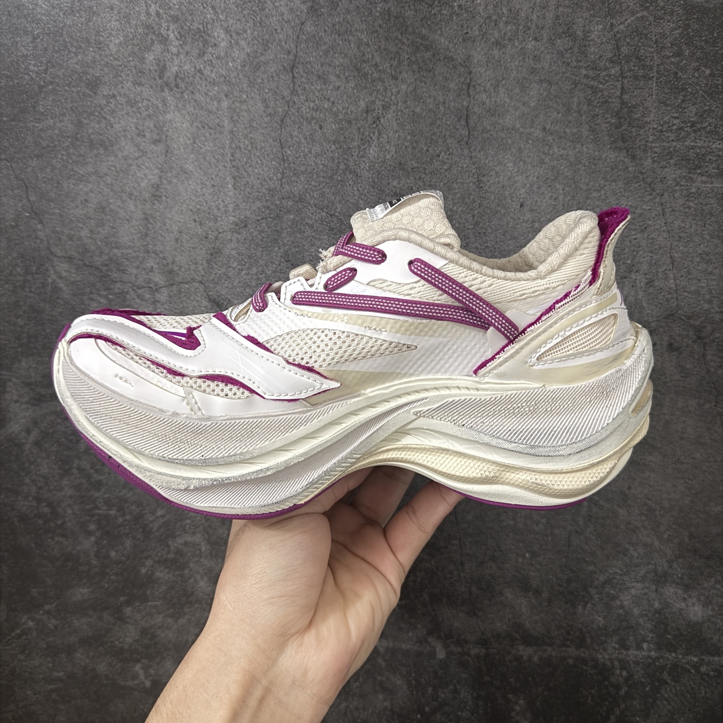 图片[2]-【VG纯原】Balenciaga巴黎世家26代 Jet 压纹印花 圆头厚底4.25cm 低帮 老爹鞋 白酒红 市场老牌巴黎世家大厂出品 品质价格无需多言 原鞋原材料打造 一比一细节还原 此款相对之前款式轻质很多 超厚鞋底增高4-5cm 高街风格-选品中心